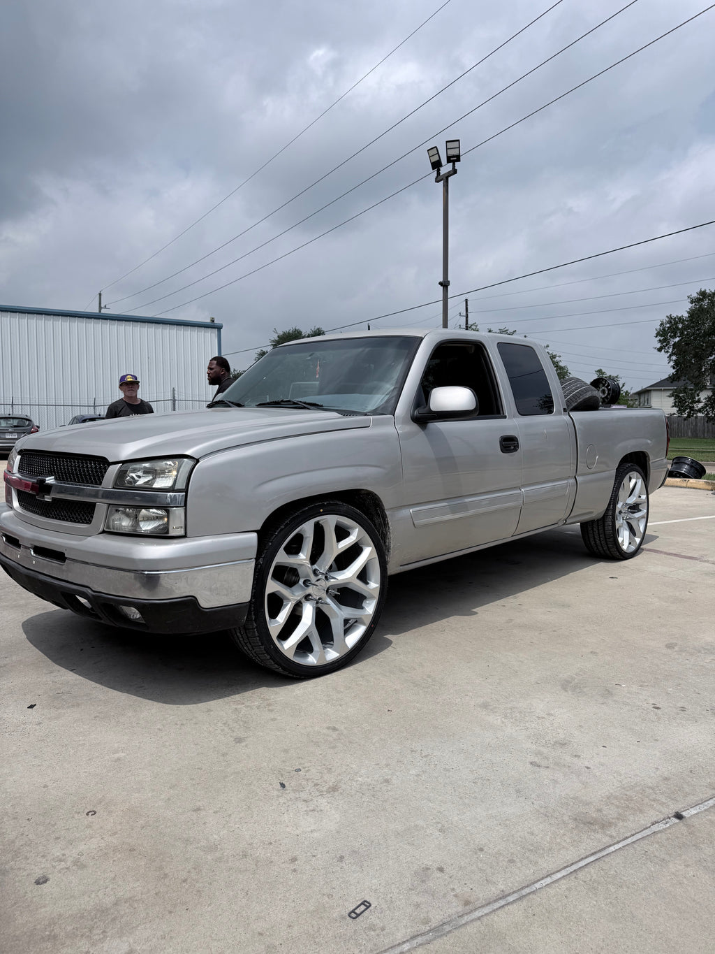 2000 - 2006 CHEVROLET 1500 WITH 24X10 SNOWFLAKE REPLICA WHEELS, 305/35R24 TIRES - GALLERY
