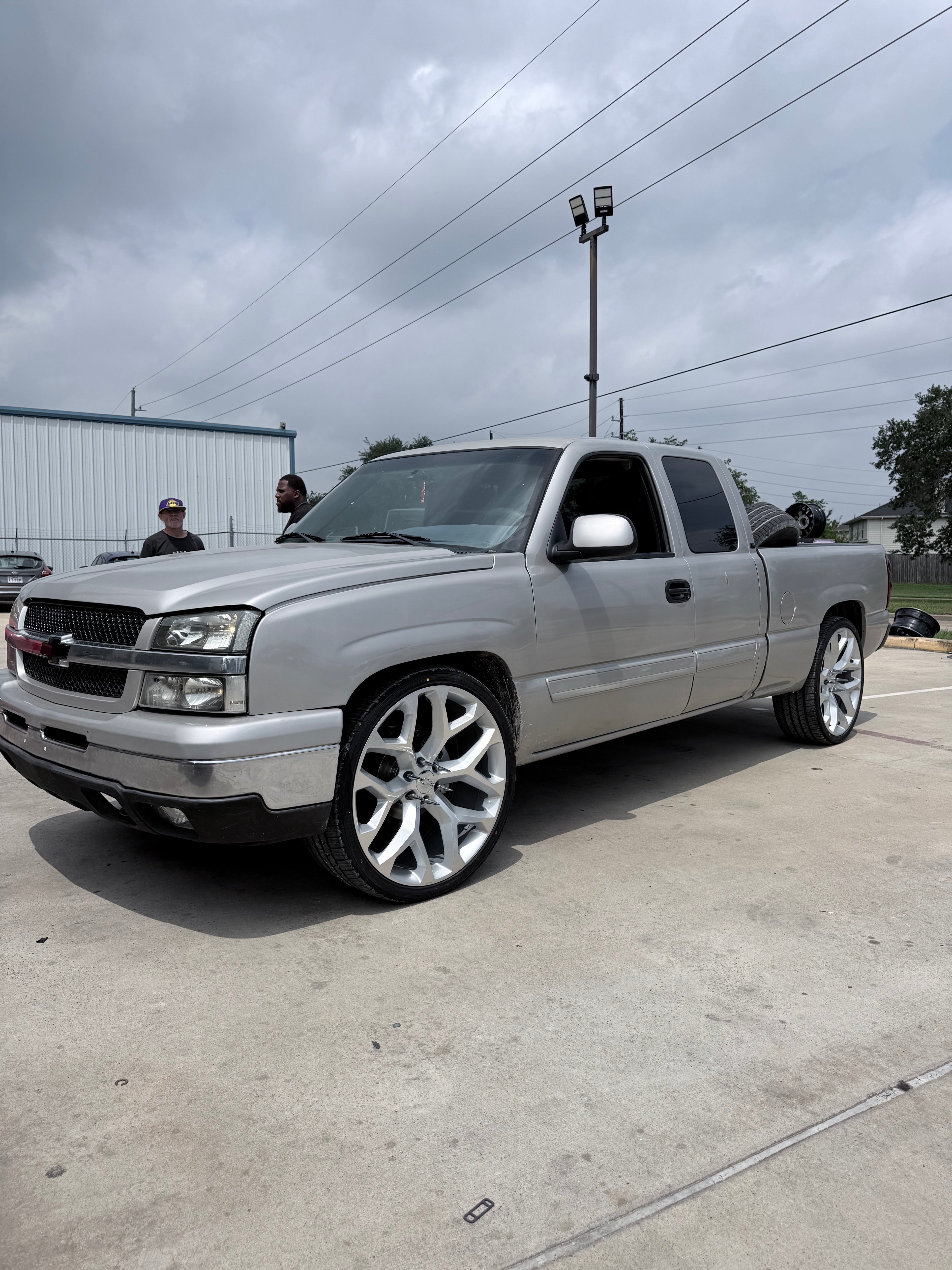 2000 - 2006 CHEVROLET 1500 WITH 24X10 SNOWFLAKE REPLICA WHEELS, 305/35R24 TIRES - GALLERY
