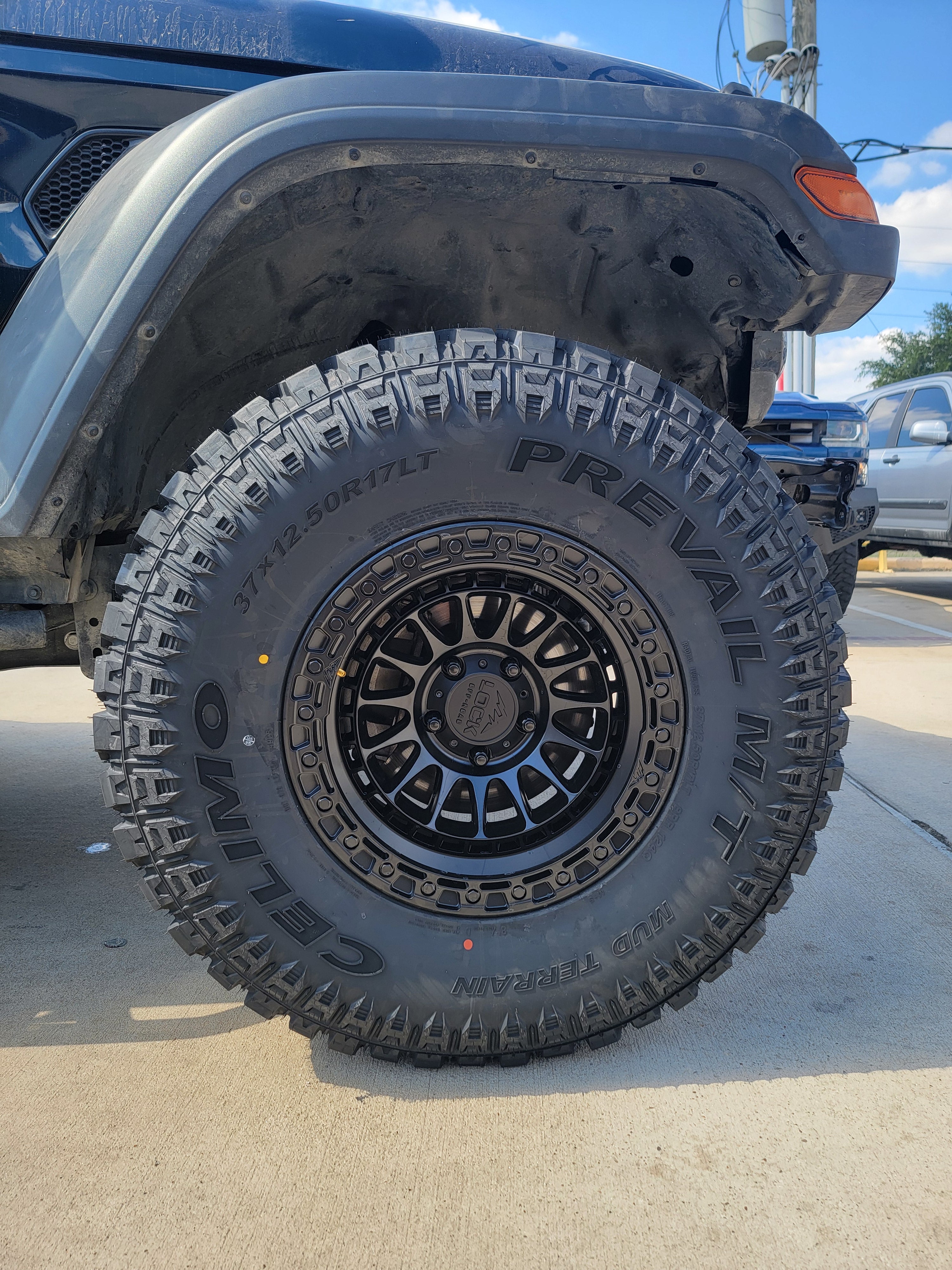 2018 - 2027 JEEP WRANGLER WITH 17X9 LOCK OFF-ROAD WHEELS AND 37X12.50R17 MT TIRES - GALLERY