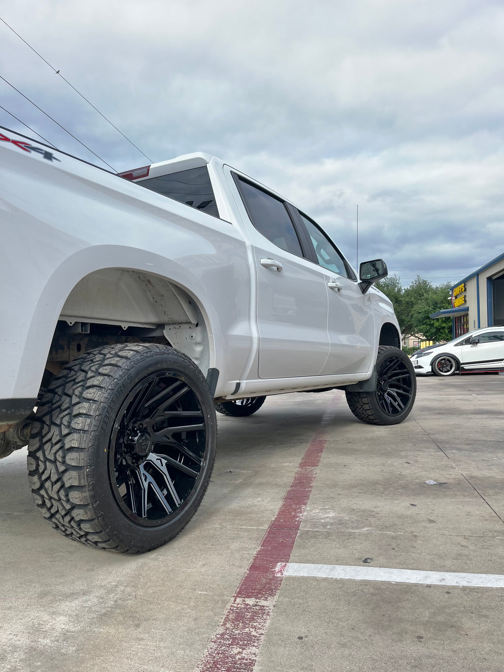 2019 - 2026 CHEVROLET 1500 WITH 22X12 TIS 554B, 33X12.50R22 AND 4” READYLIFT KIT - GALLERY