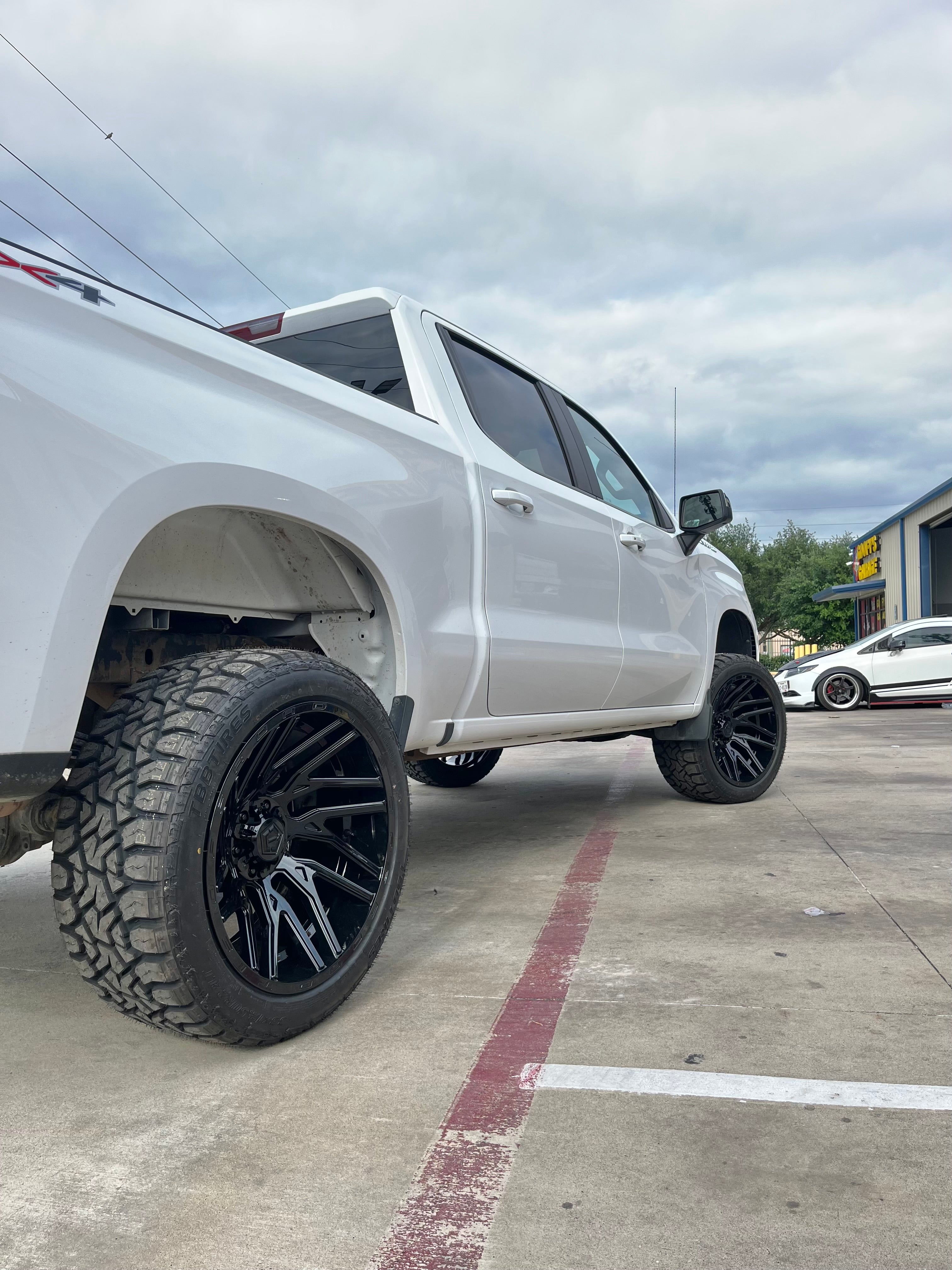 2019 - 2026 CHEVROLET 1500 WITH 22X12 TIS 554B, 33X12.50R22 AND 4” READYLIFT KIT - GALLERY