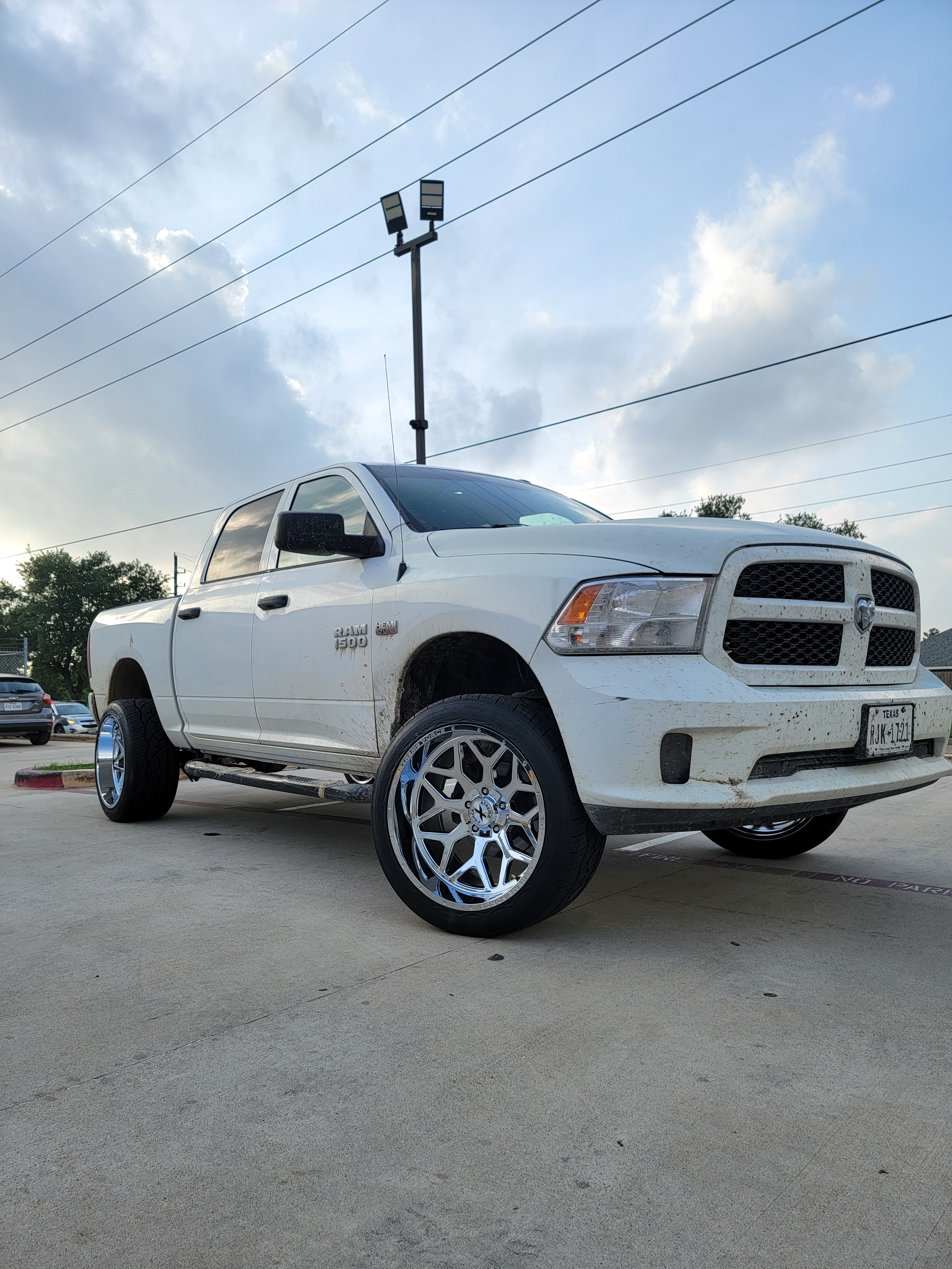 2009 - 2018 RAM 1500 WITH 22X12 XTREME FORCE WHEELS, 305/40R22 NITTO TIRES AND 2.5" LEVELING KIT - GALLERY