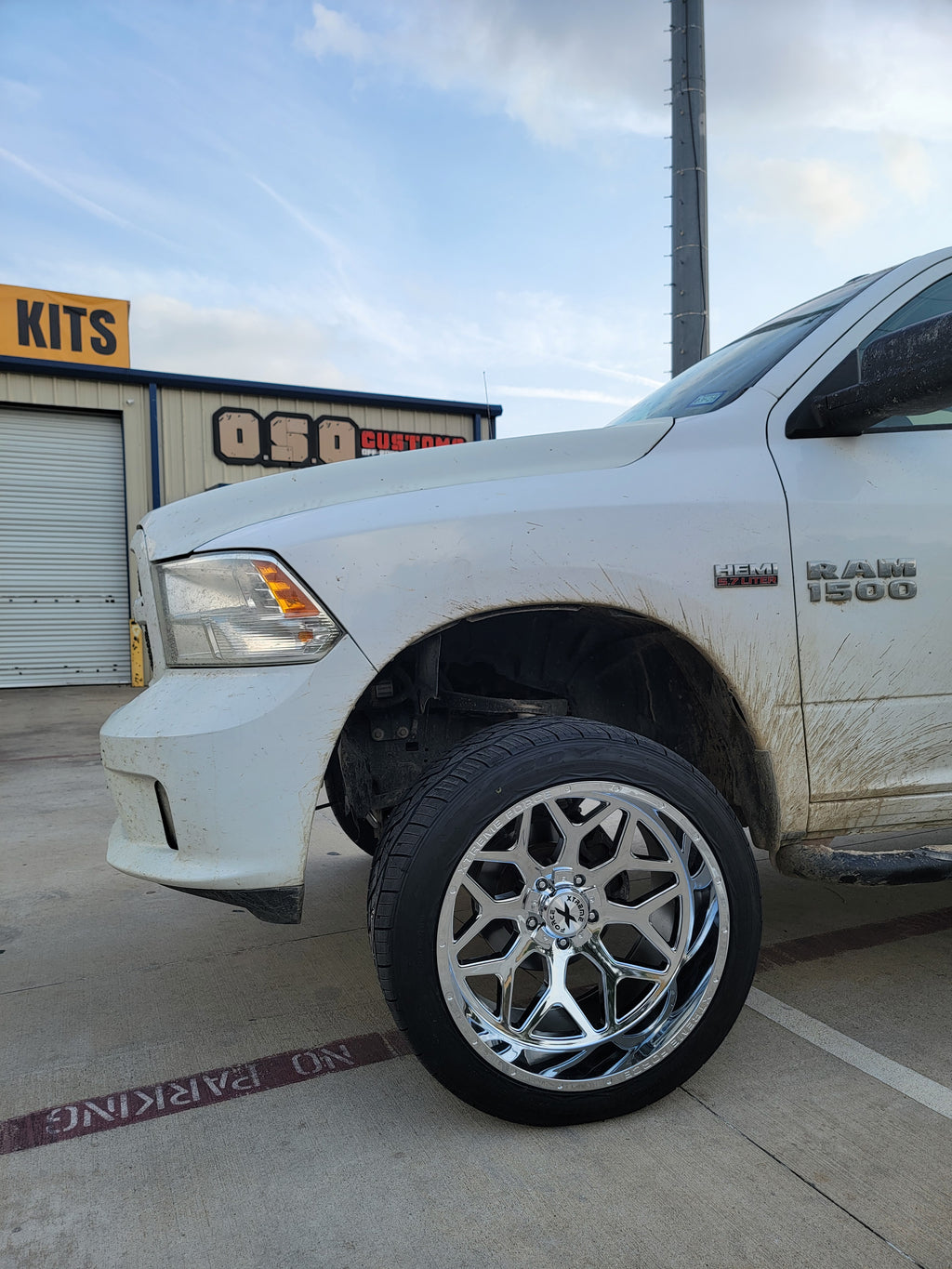 2009 - 2018 RAM 1500 WITH 22X12 XTREME FORCE WHEELS, 305/40R22 NITTO TIRES AND 2.5" LEVELING KIT - GALLERY