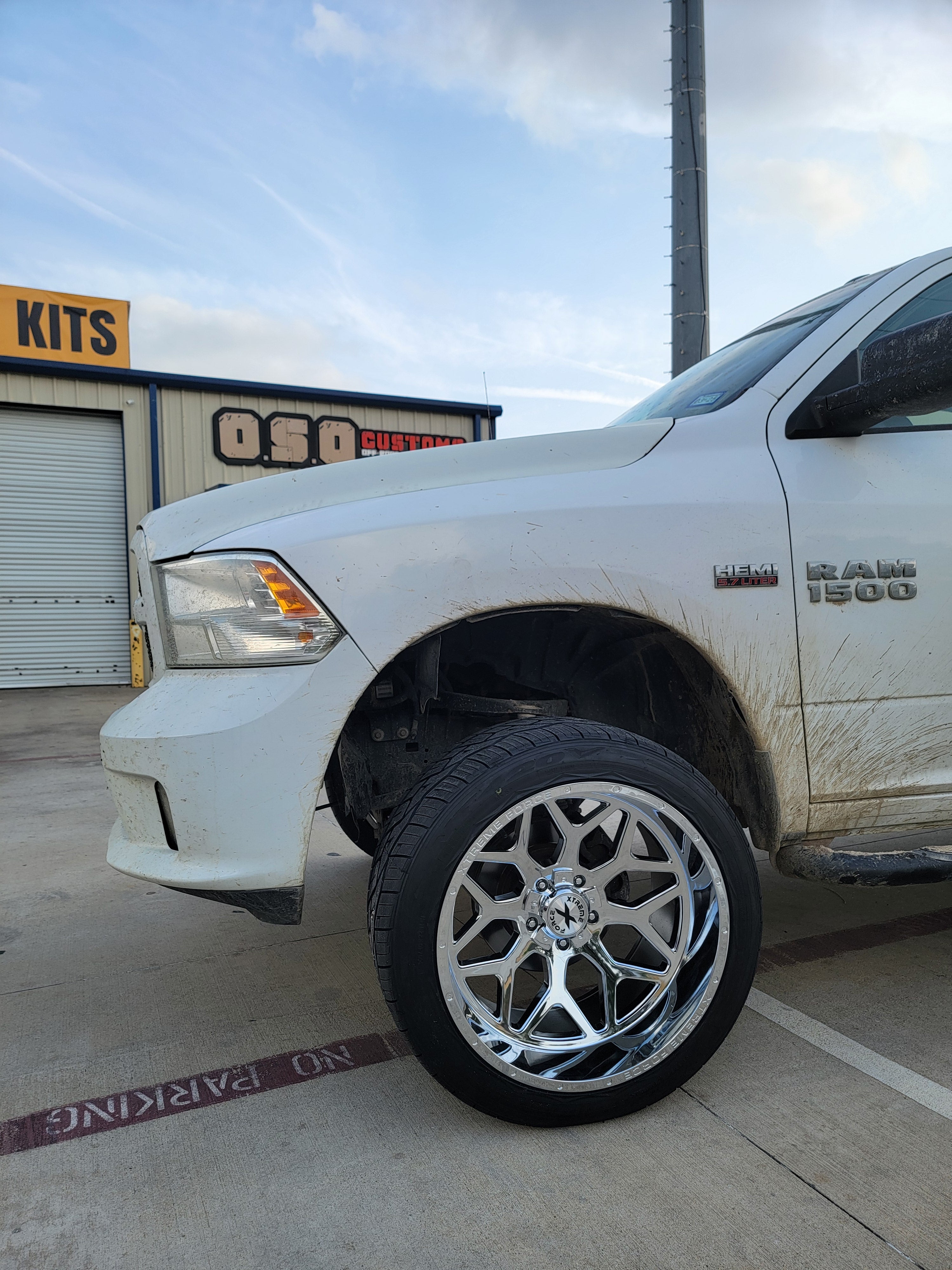 2009 - 2018 RAM 1500 WITH 22X12 XTREME FORCE WHEELS, 305/40R22 NITTO TIRES AND 2.5" LEVELING KIT - GALLERY
