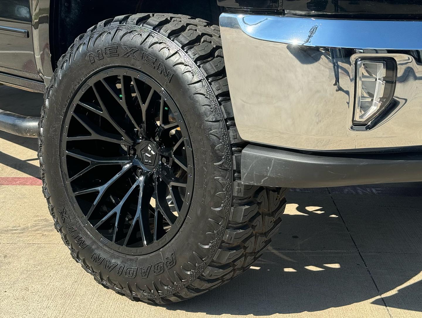 TIS OFF-ROAD 566B WHEELS 8X180 - GLOSS BLACK
