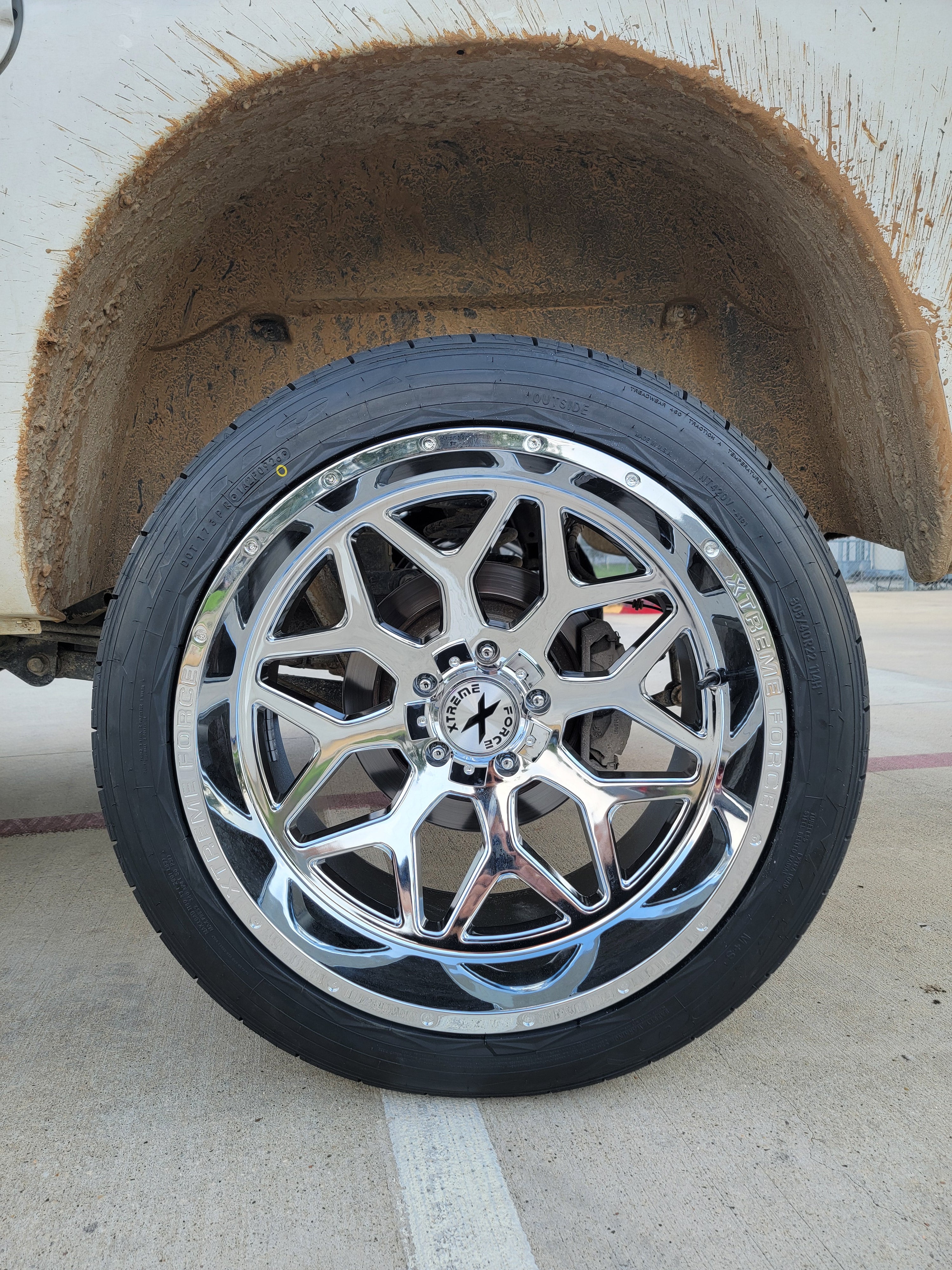 2009 - 2018 RAM 1500 WITH 22X12 XTREME FORCE WHEELS, 305/40R22 NITTO TIRES AND 2.5" LEVELING KIT - GALLERY