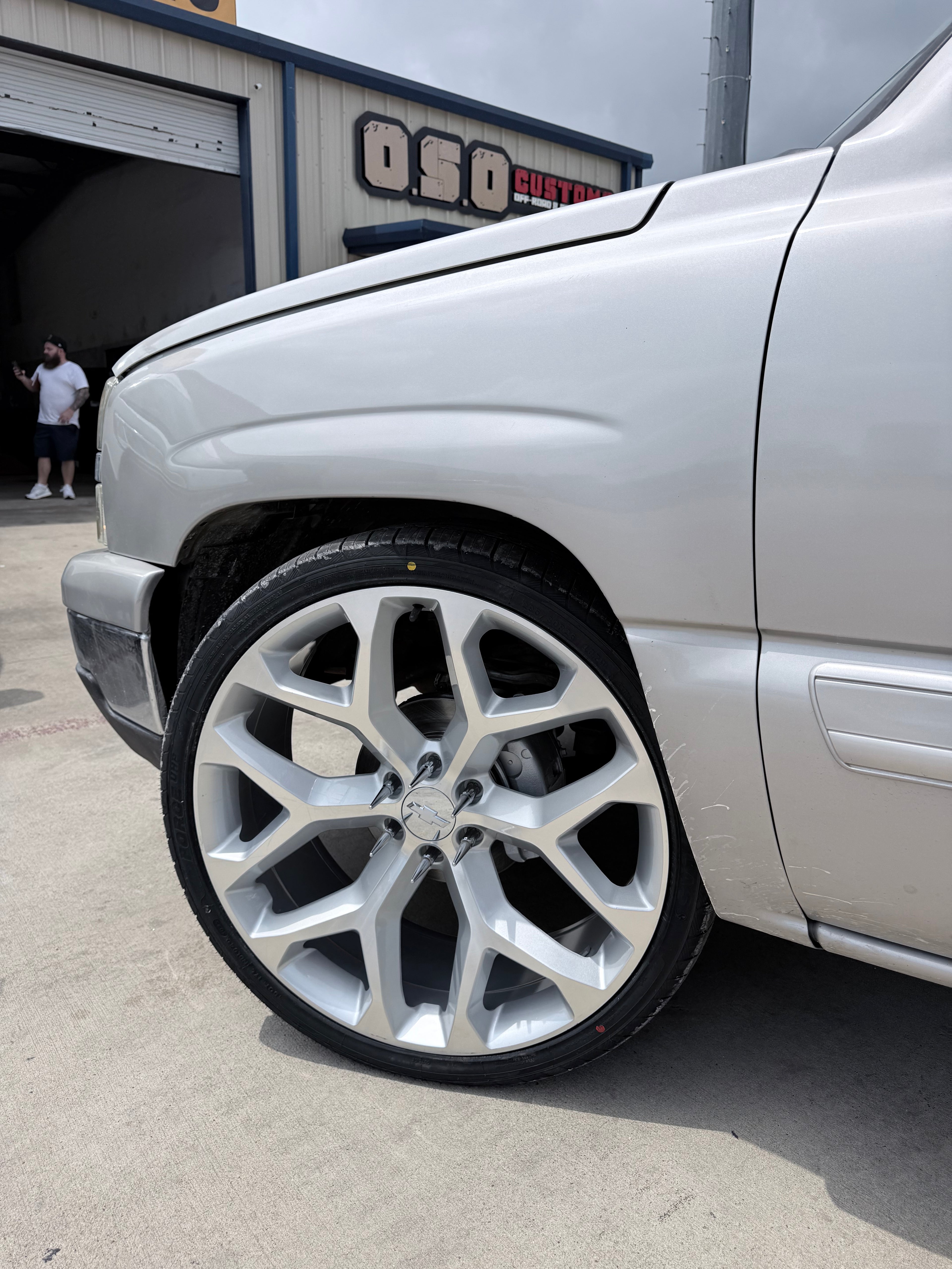 2000 - 2006 CHEVROLET 1500 WITH 24X10 SNOWFLAKE REPLICA WHEELS, 305/35R24 TIRES - GALLERY
