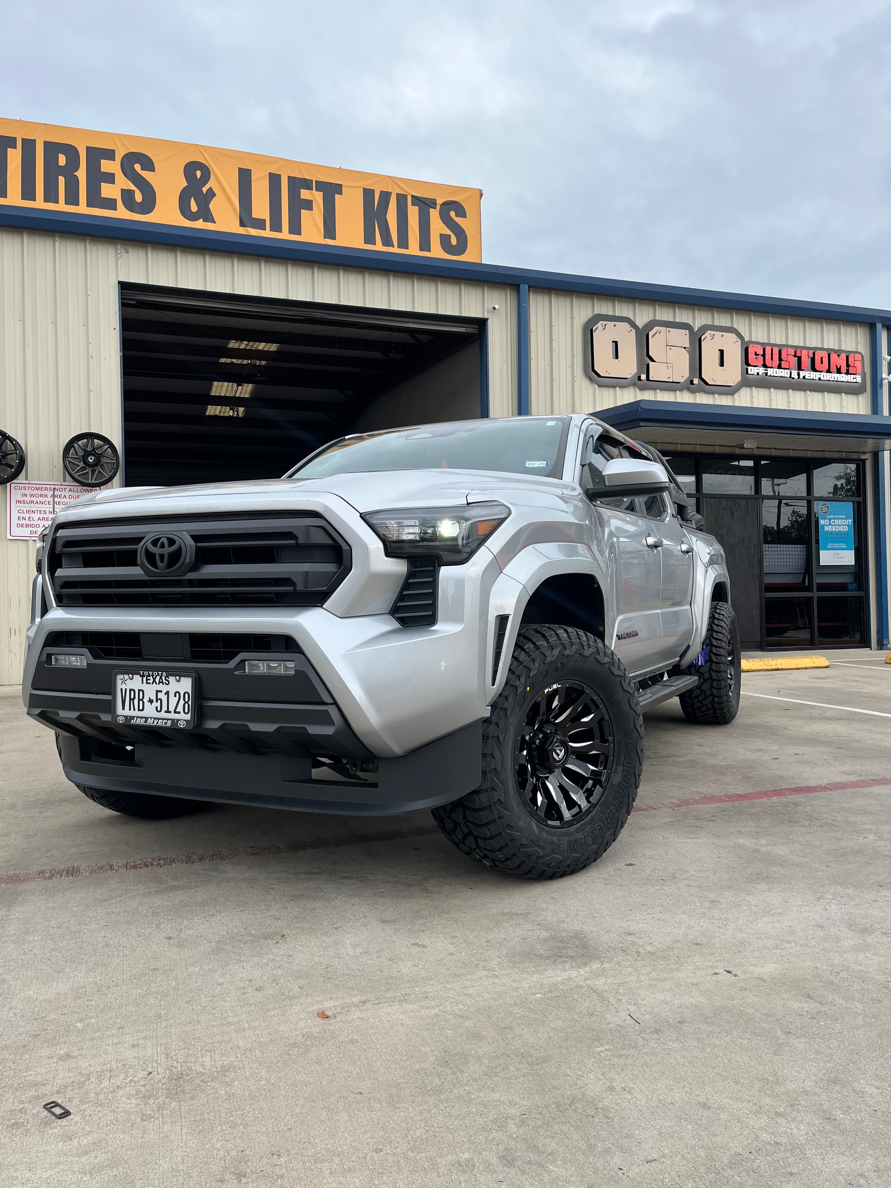 2024-2026 TOYOTA TACOMA WITH 17X9 FUEL BLITZ WHEELS, 33X12.50R17 RT TIRED AND 1.5" LEVELING KIT - GALLERY
