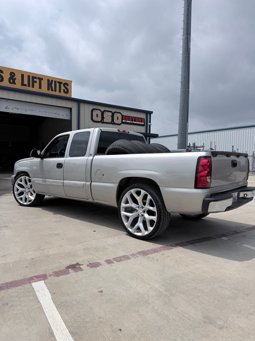 2000 - 2006 CHEVROLET 1500 WITH 24X10 SNOWFLAKE REPLICA WHEELS, 305/35R24 TIRES - GALLERY
