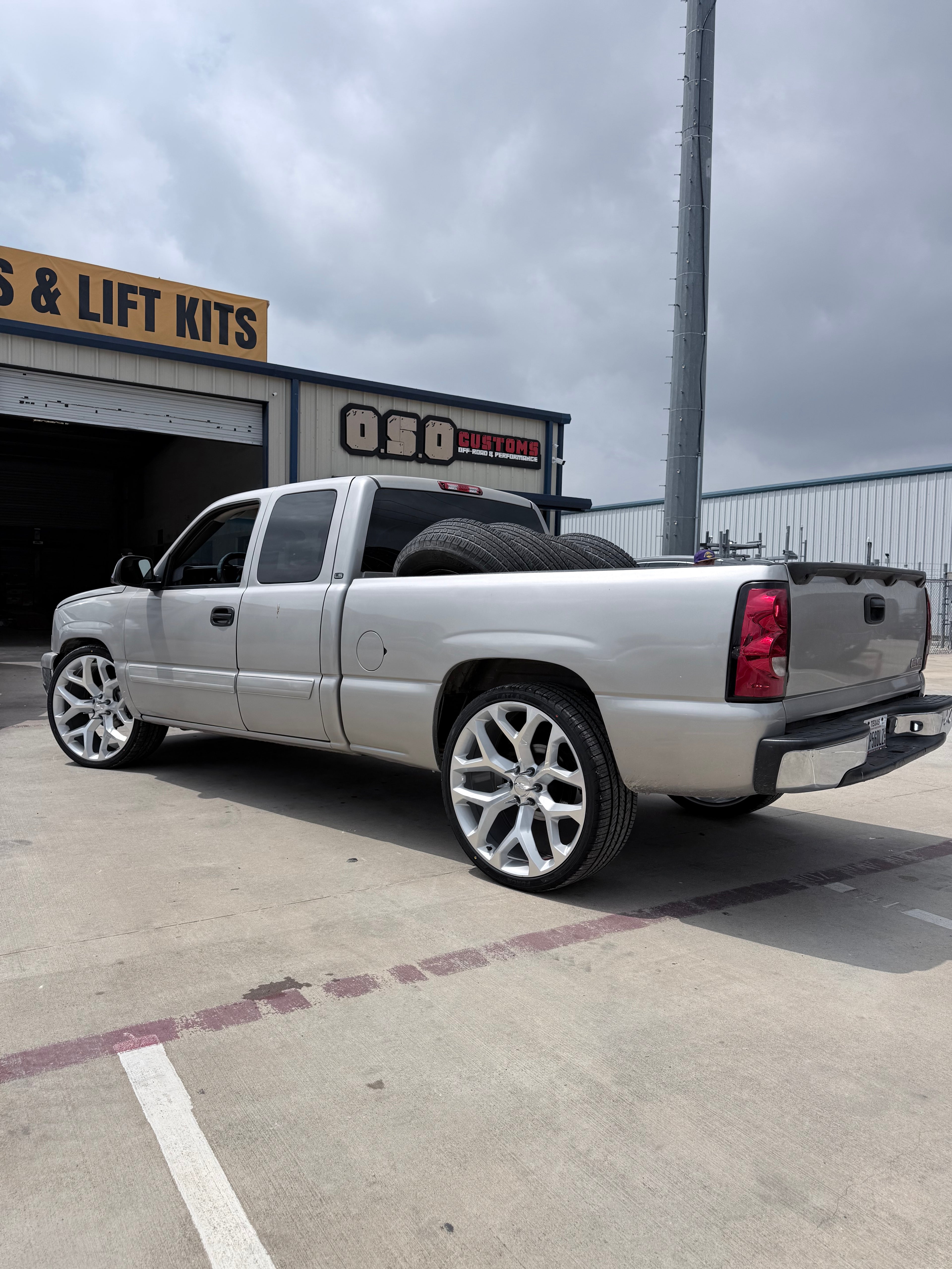2000 - 2006 CHEVROLET 1500 WITH 24X10 SNOWFLAKE REPLICA WHEELS, 305/35R24 TIRES - GALLERY