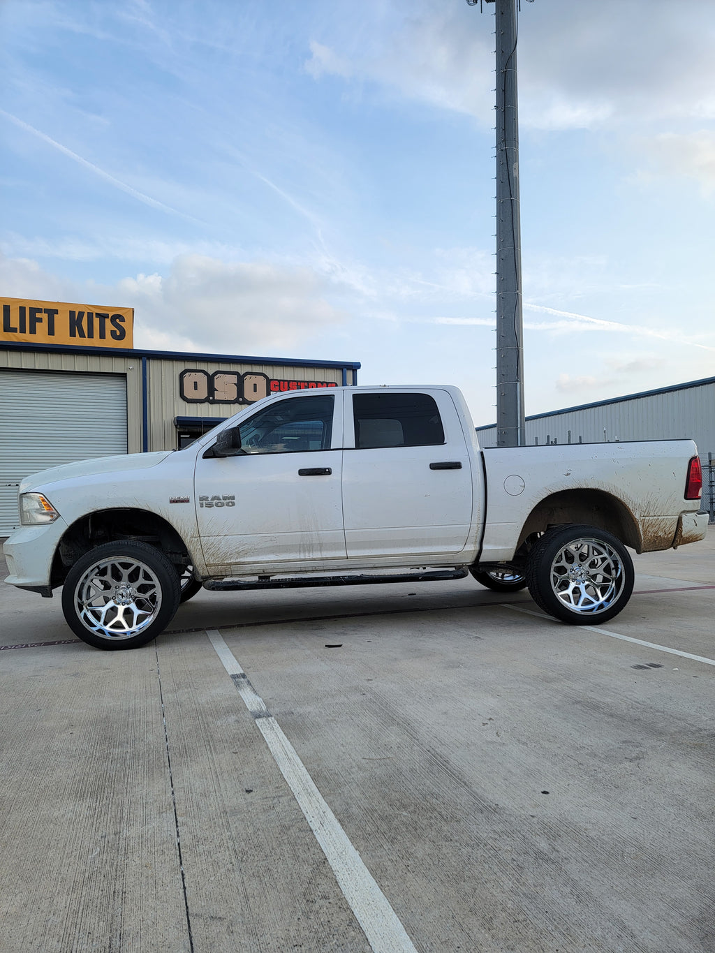 2009 - 2018 RAM 1500 WITH 22X12 XTREME FORCE WHEELS, 305/40R22 NITTO TIRES AND 2.5" LEVELING KIT - GALLERY