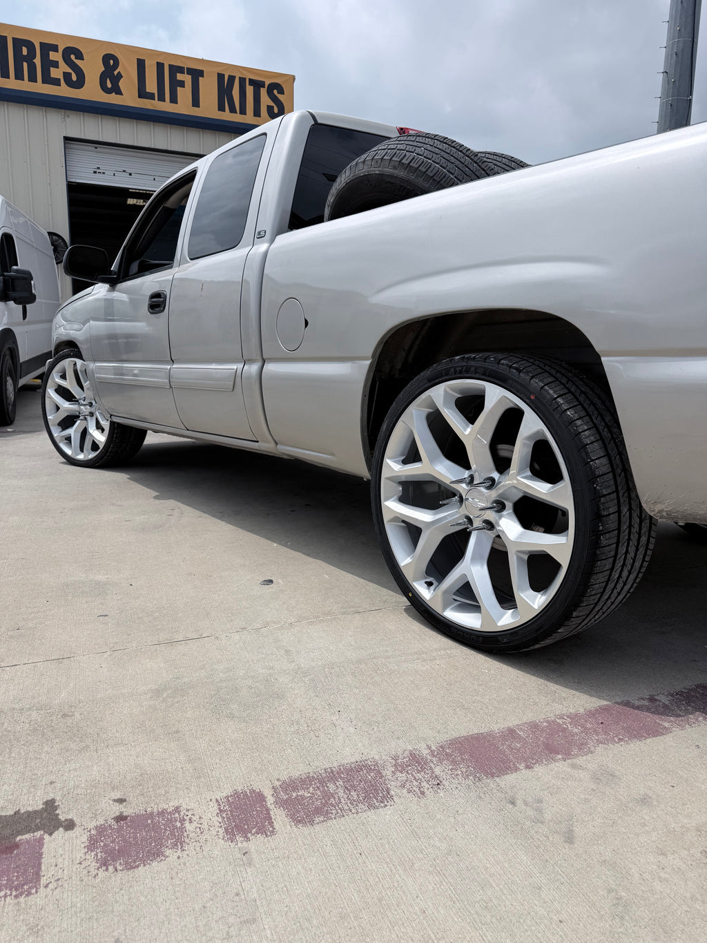 2000 - 2006 CHEVROLET 1500 WITH 24X10 SNOWFLAKE REPLICA WHEELS, 305/35R24 TIRES - GALLERY