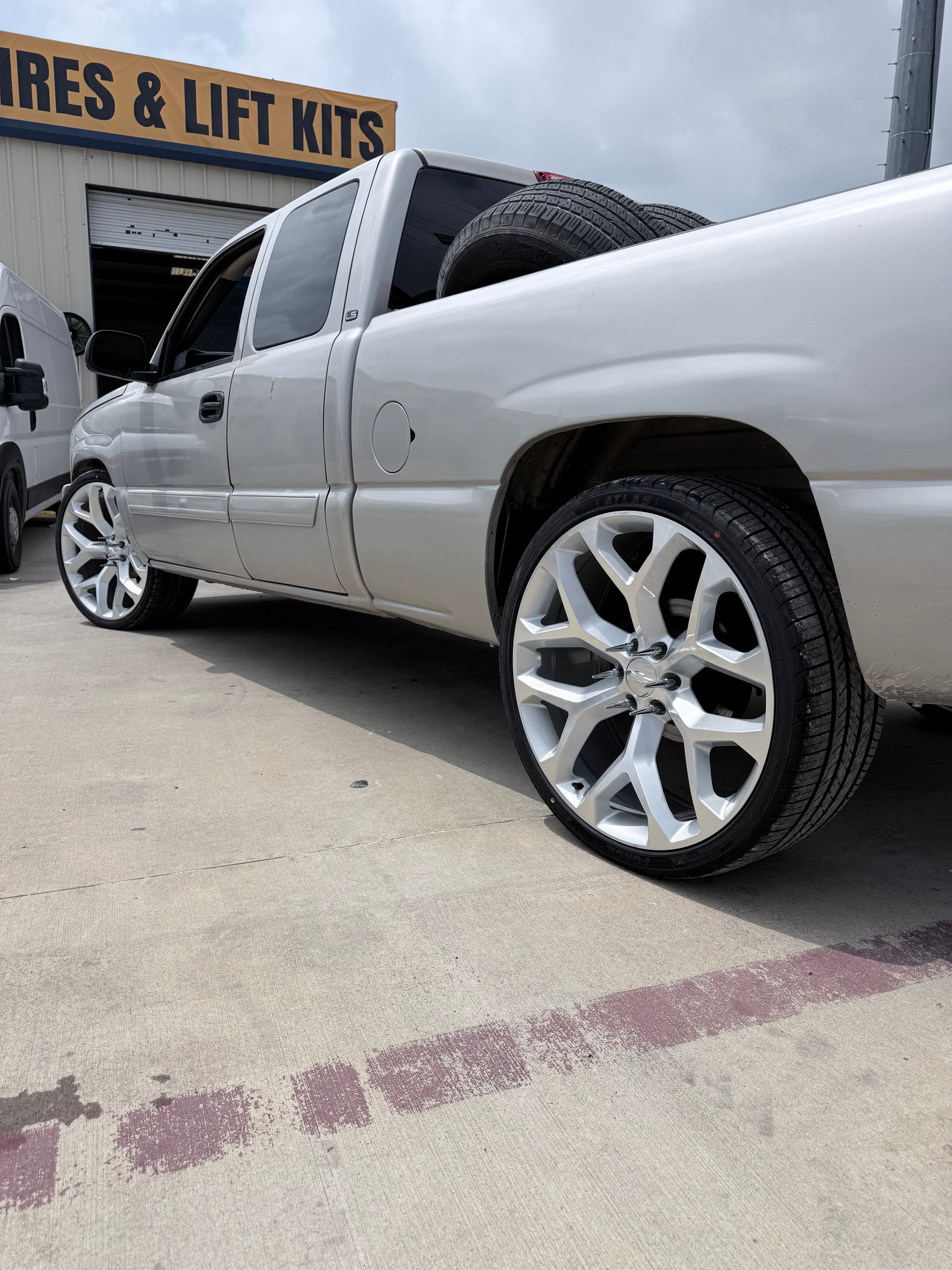 2000 - 2006 CHEVROLET 1500 WITH 24X10 SNOWFLAKE REPLICA WHEELS, 305/35R24 TIRES - GALLERY