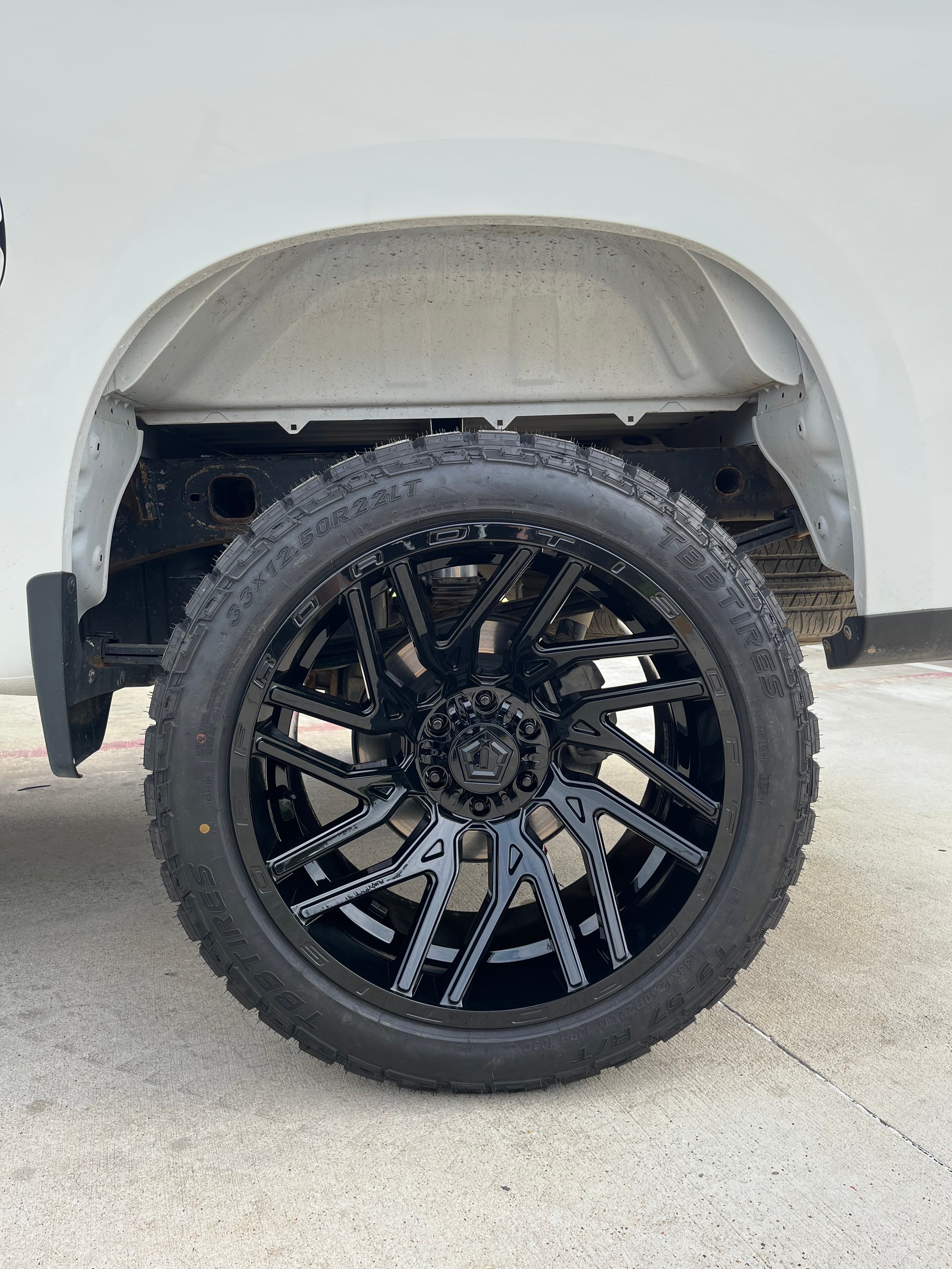 2019 - 2026 CHEVROLET 1500 WITH 22X12 TIS 554B, 33X12.50R22 AND 4” READYLIFT KIT - GALLERY