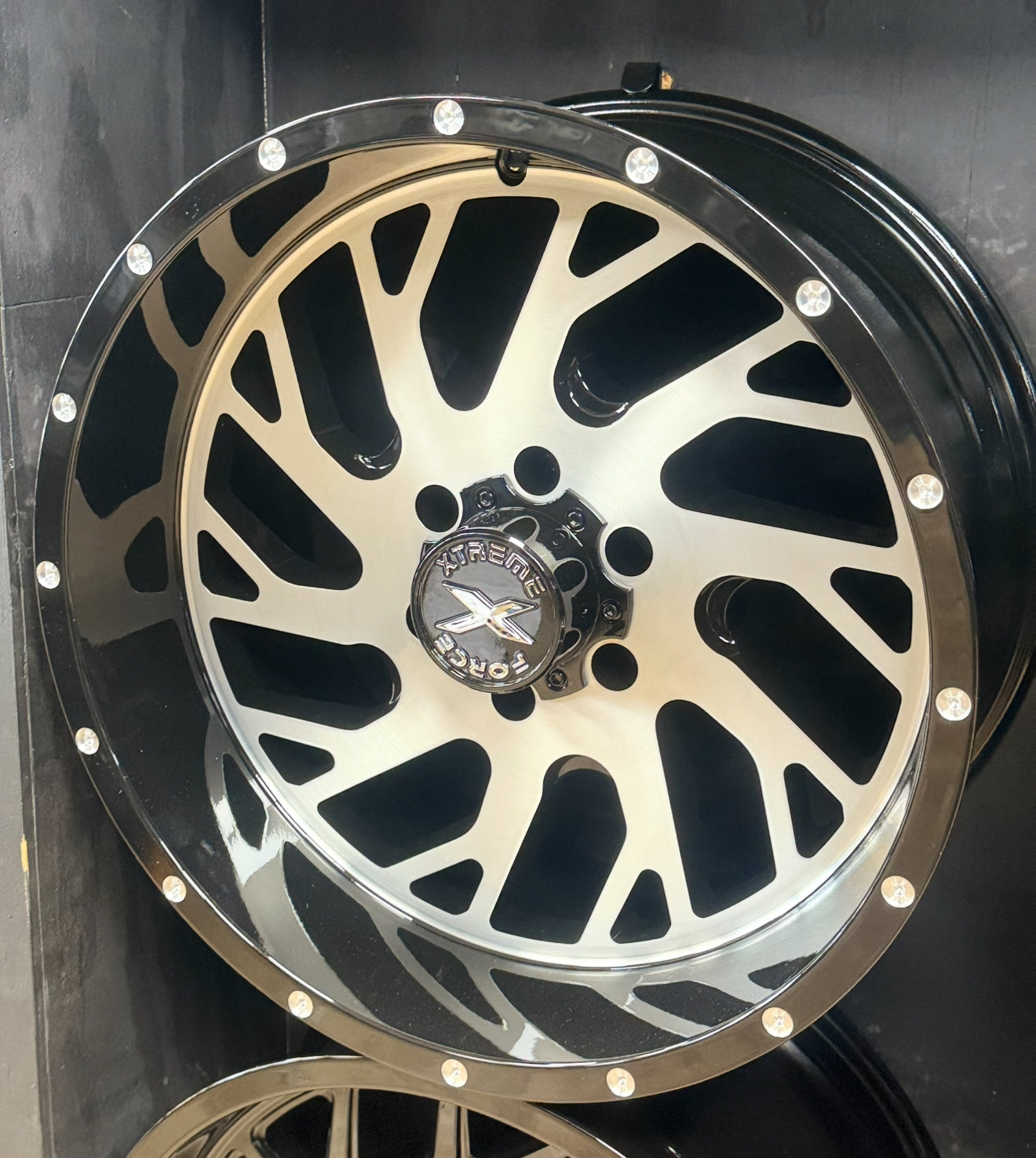 20X10 XTREME FORCE XF-8 WHEELS 5X5(127) - GLOSS BLACK & MACHINED FACE