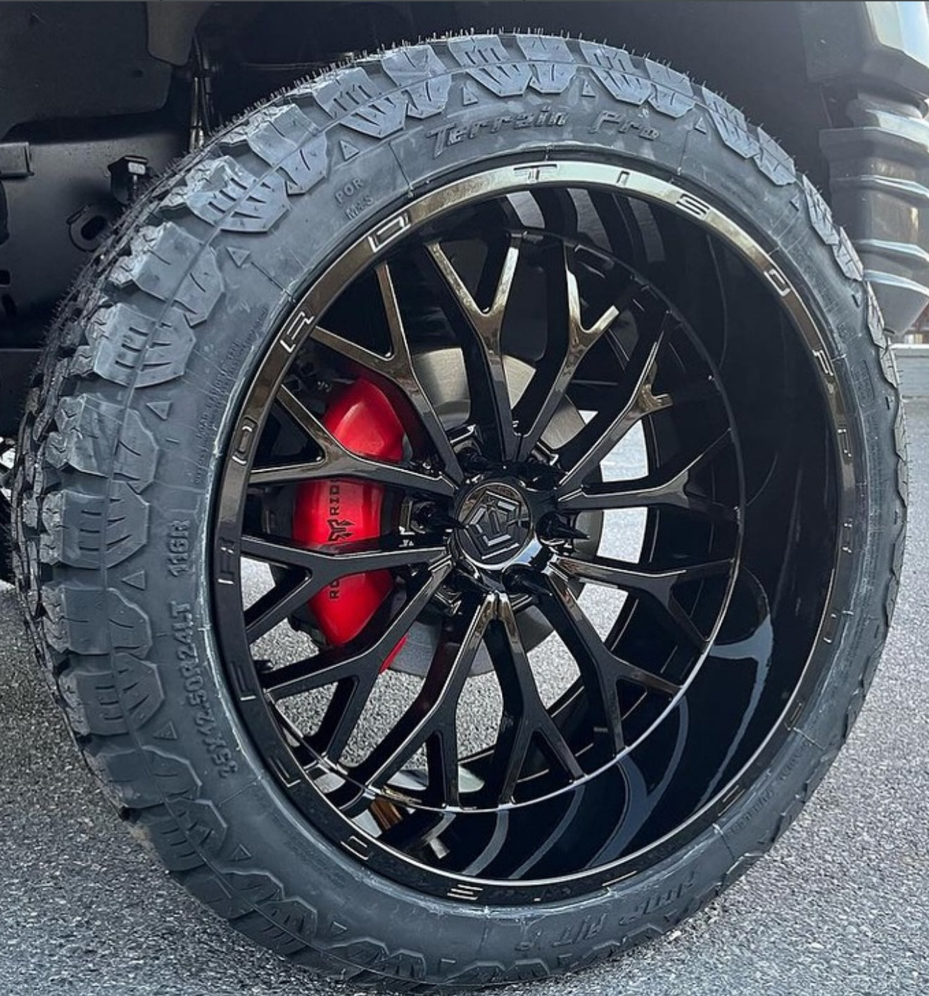 20X9 TIS 565B OFF-ROAD WHEELS - 6X135 WITH +18 OFFSET - GLOSS BLACK