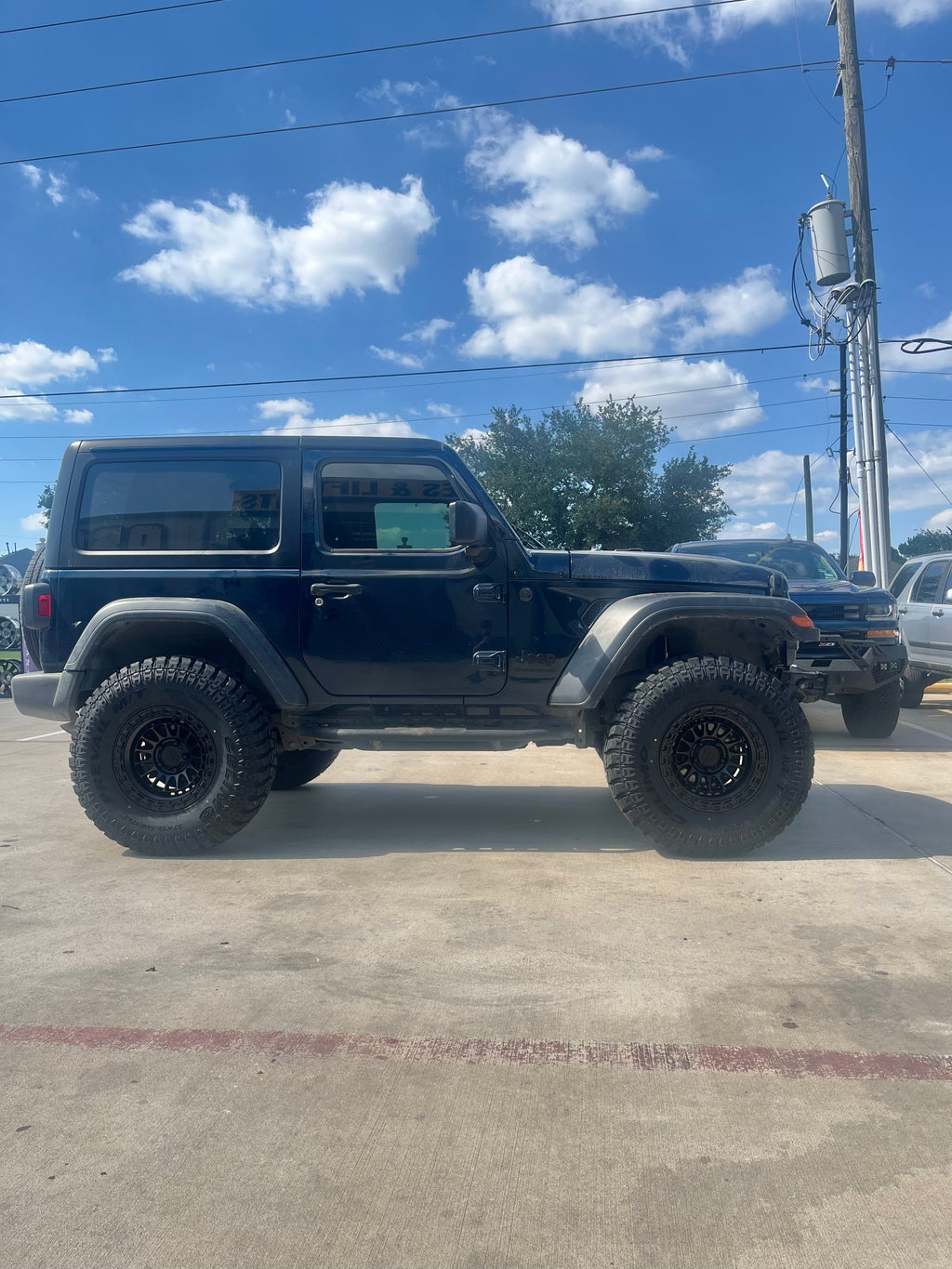 2018 - 2027 JEEP WRANGLER JL WITH 17X9 LOCK OFF-ROAD MOJAVE WHEELS AND 37X12.50R17 MT TIRES - GALLERY