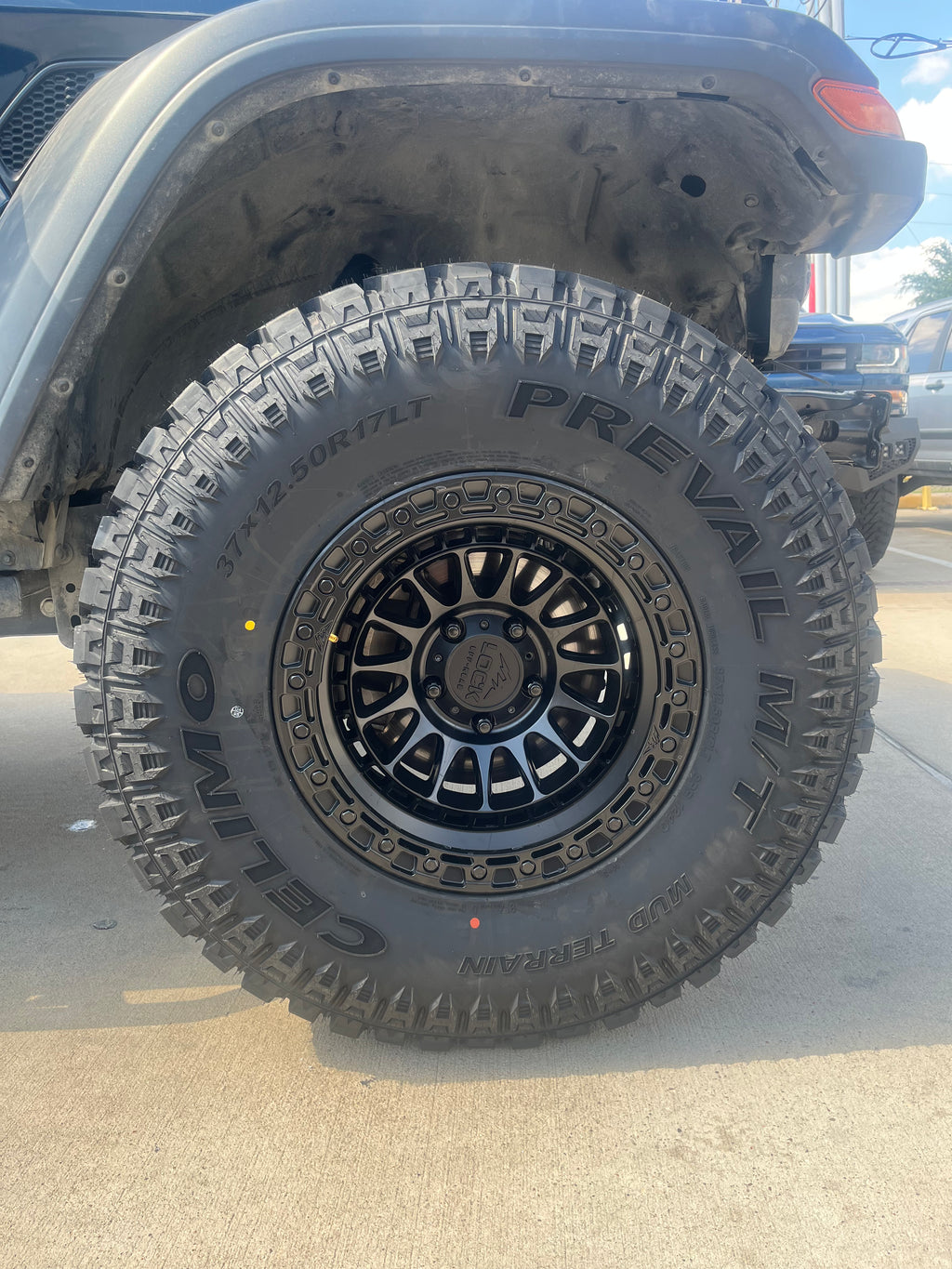 2018 - 2027 JEEP WRANGLER JL WITH 17X9 LOCK OFF-ROAD MOJAVE WHEELS AND 37X12.50R17 MT TIRES - GALLERY