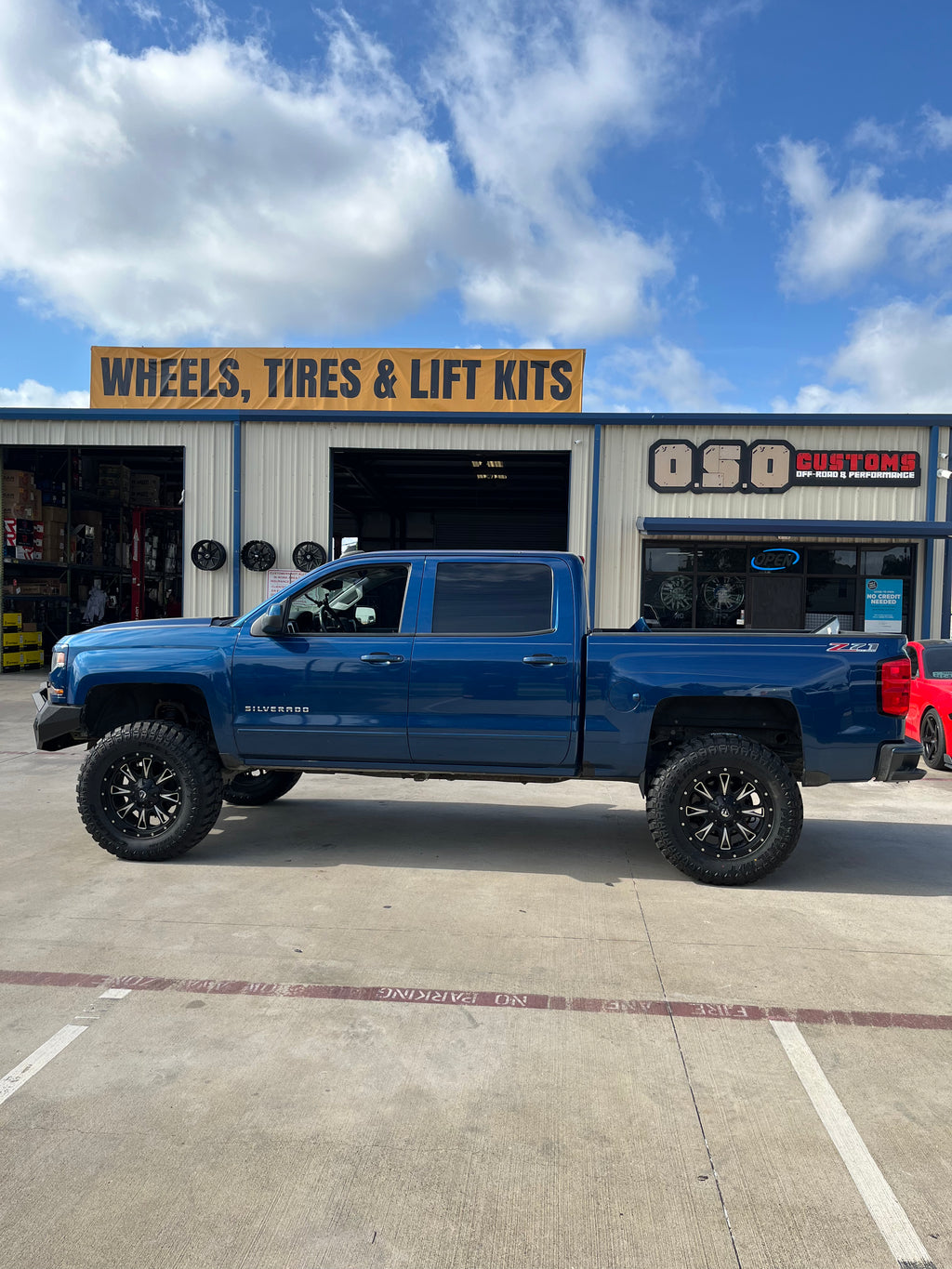 2014 - 2018 CHEVROLET SILVERADO 1500 WITH 20X10 FUEL THROTTLE WHEELS AND 37X12.50R20 MT TIRES - GALLERY