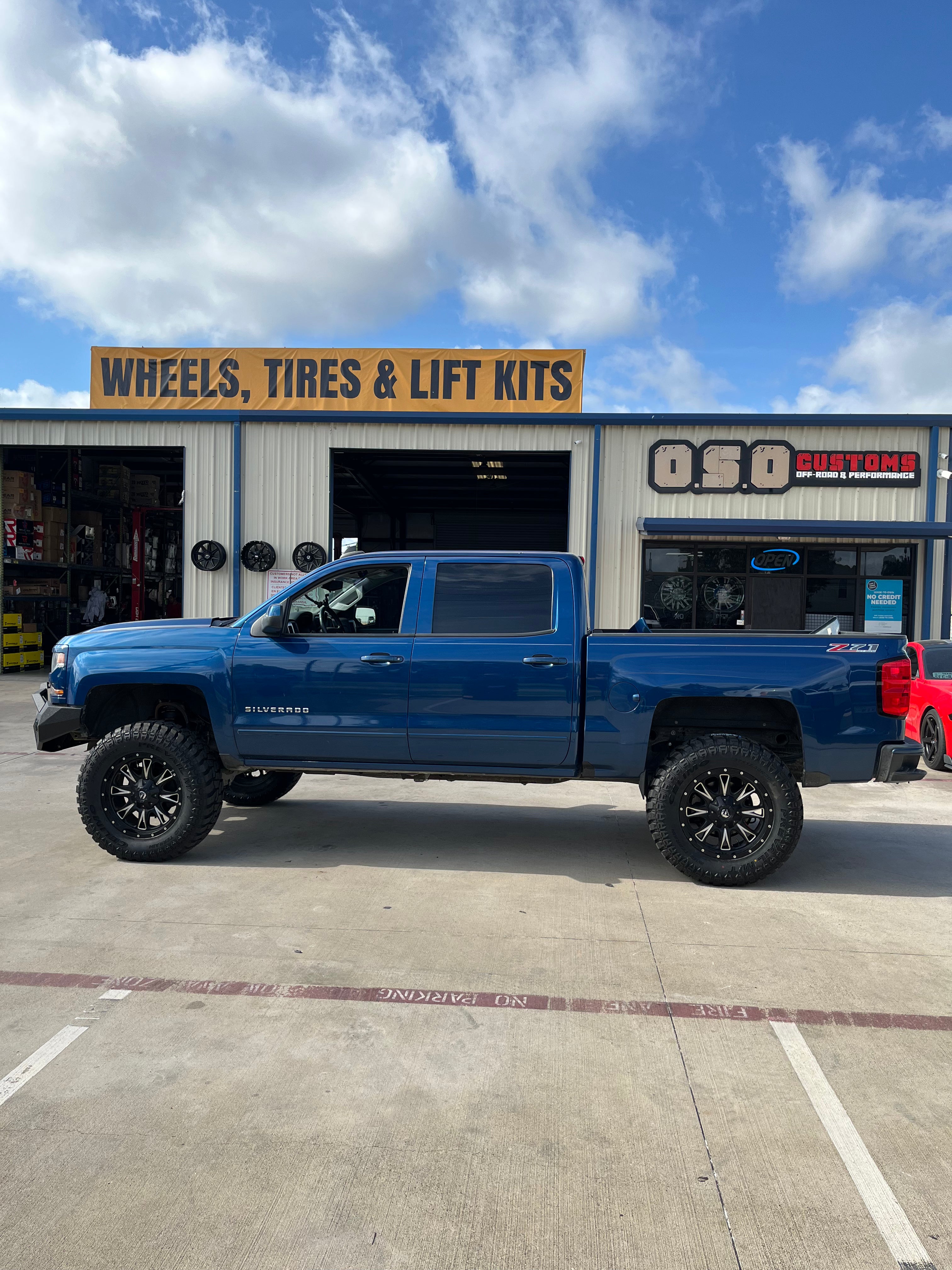 2014 - 2018 CHEVROLET SILVERADO 1500 WITH 20X10 FUEL THROTTLE WHEELS AND 37X12.50R20 MT TIRES - GALLERY