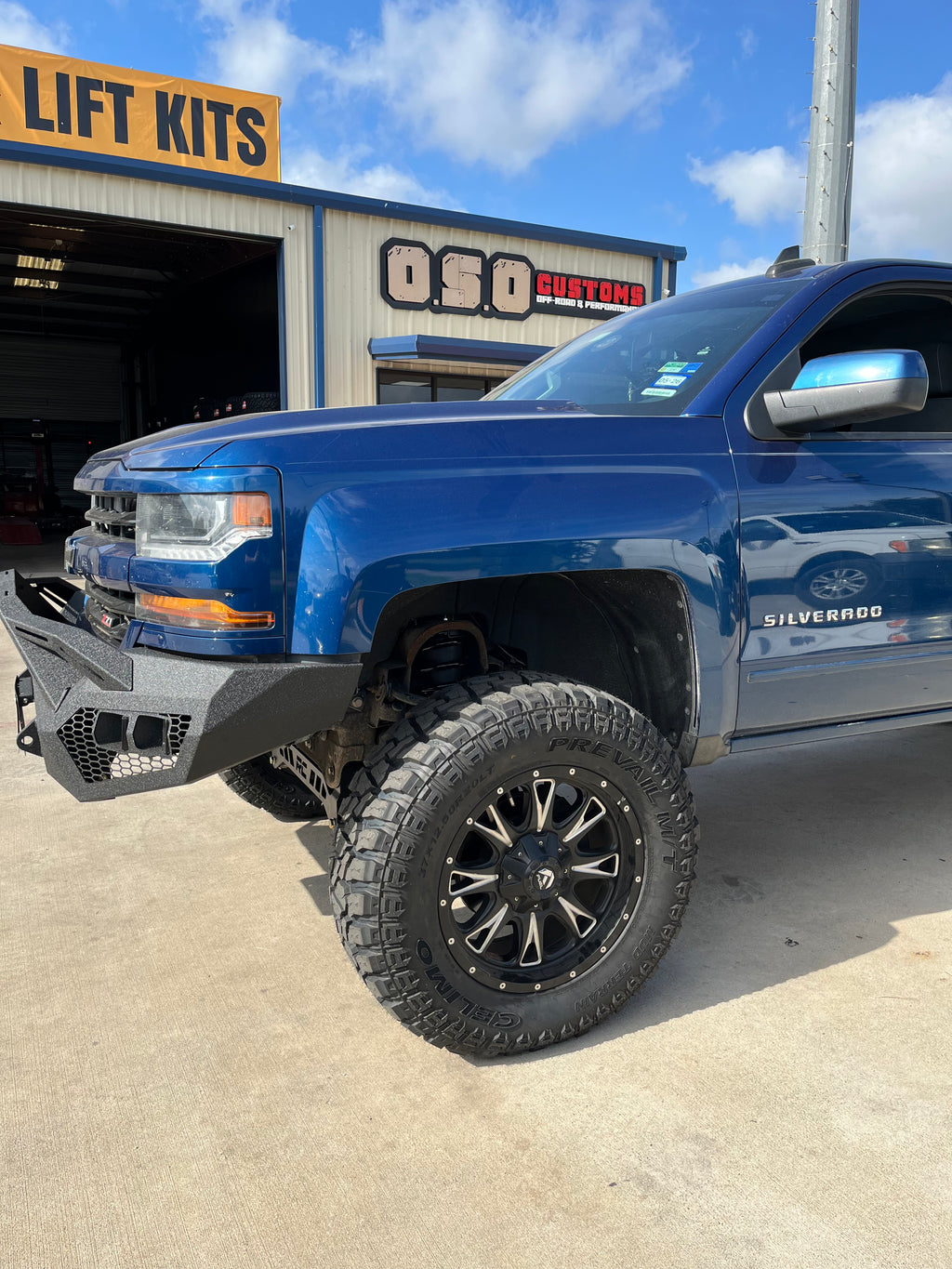 2014 - 2018 CHEVROLET SILVERADO 1500 WITH 20X10 FUEL THROTTLE WHEELS AND 37X12.50R20 MT TIRES - GALLERY