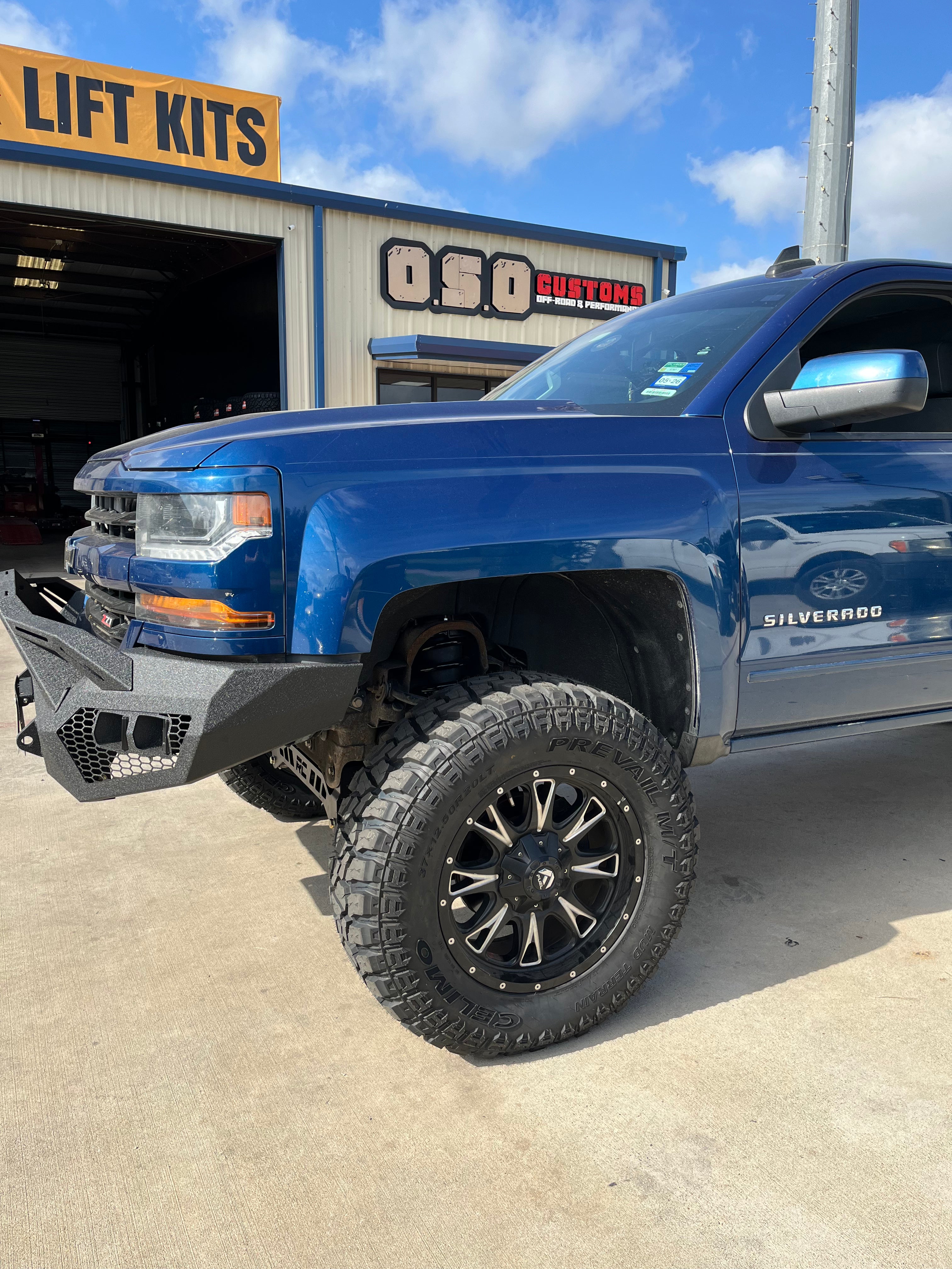 2014 - 2018 CHEVROLET SILVERADO 1500 WITH 20X10 FUEL THROTTLE WHEELS AND 37X12.50R20 MT TIRES - GALLERY