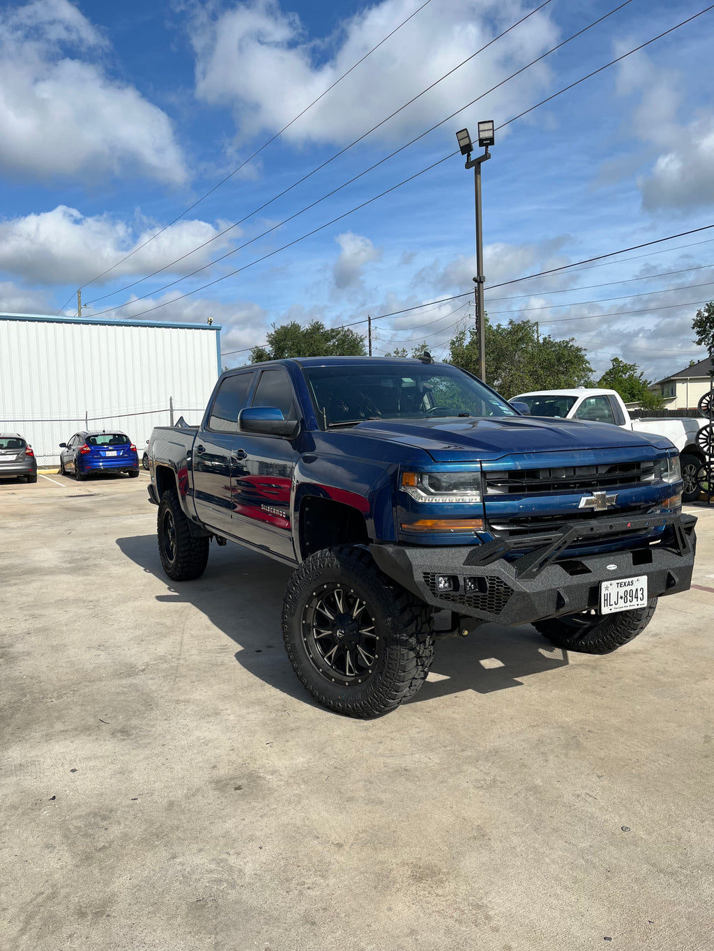 2014 - 2018 CHEVROLET SILVERADO 1500 WITH 20X10 FUEL THROTTLE WHEELS AND 37X12.50R20 MT TIRES - GALLERY