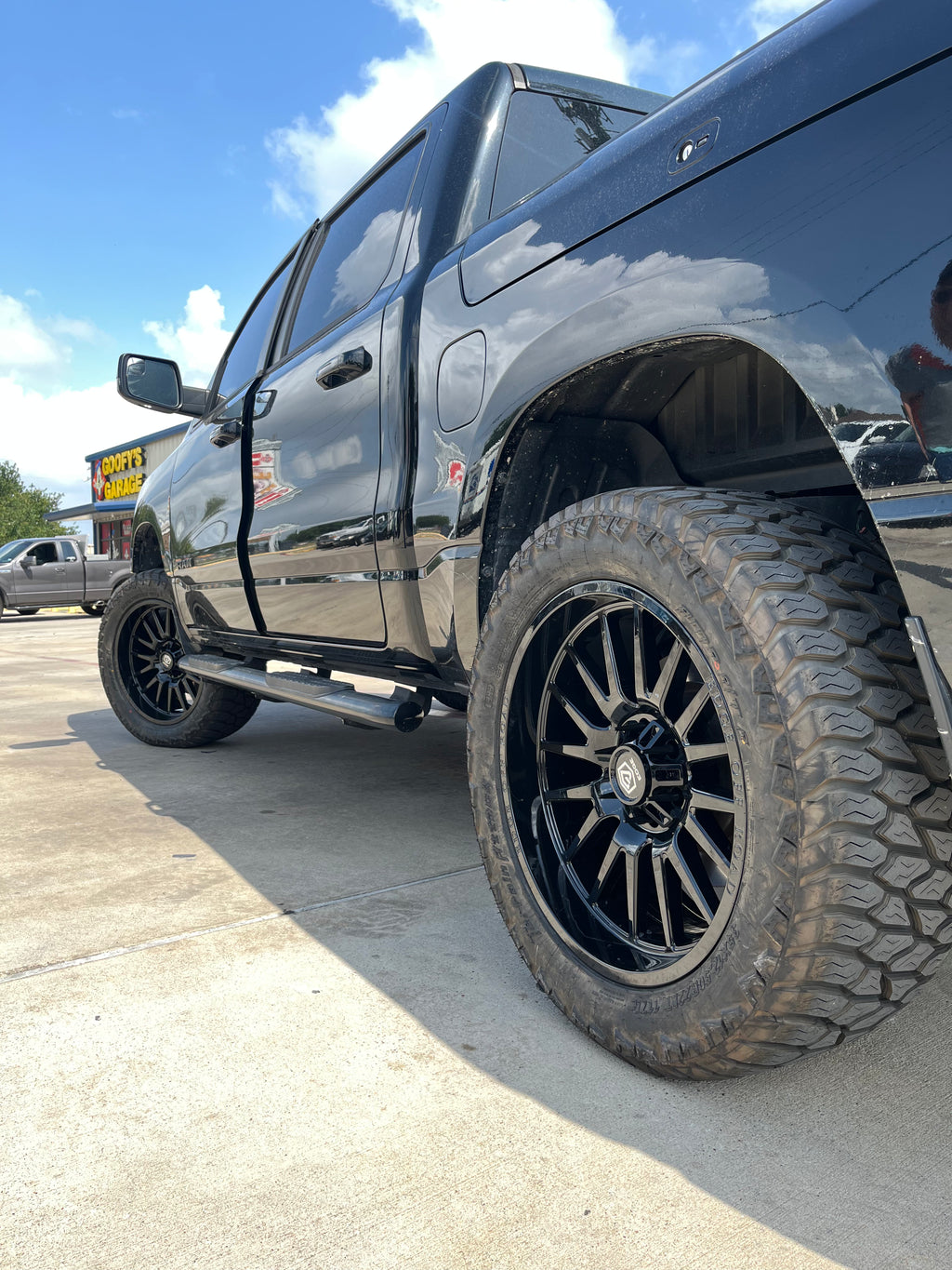 2019 - 2027 RAM 1500 WITH 22X10 EDGE 305B OFF-ROAD WHEELS AND 35X12.50R20 AMP AT TIRES - GALLERY