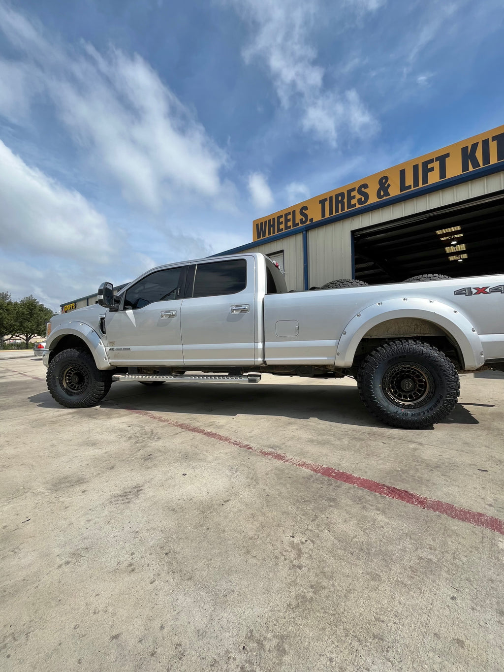 2021 - 2027 FORD F-250 WITH 17X9 LOCK OFF-ROAD WHEELS AND 37X12.50R17 MT TIRES - GALLERY