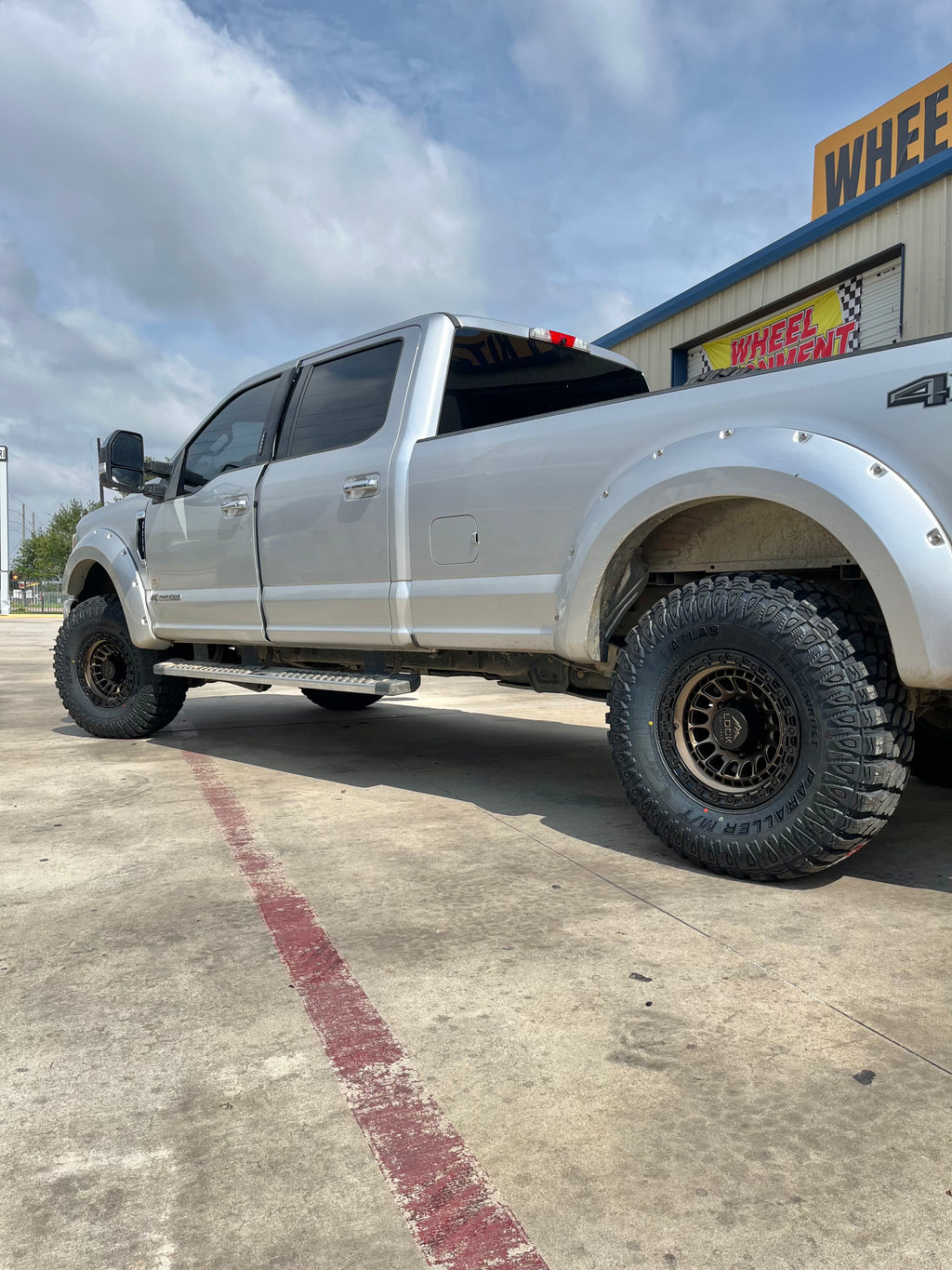 2021 - 2027 FORD F-250 WITH 17X9 LOCK OFF-ROAD WHEELS AND 37X12.50R17 MT TIRES - GALLERY
