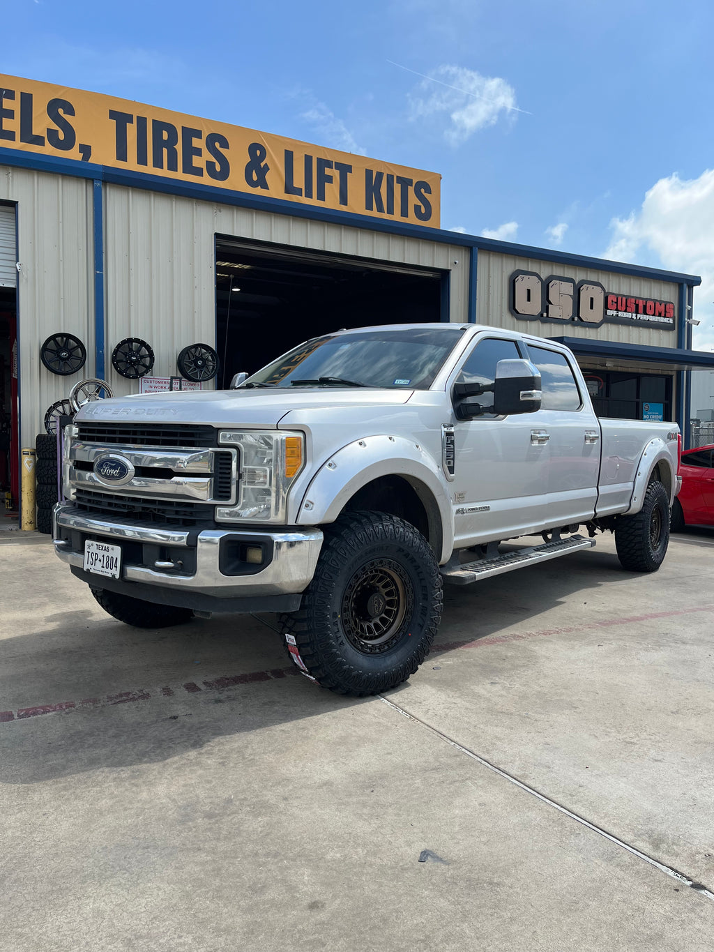 2021 - 2027 FORD F-250 WITH 17X9 LOCK OFF-ROAD WHEELS AND 37X12.50R17 MT TIRES - GALLERY