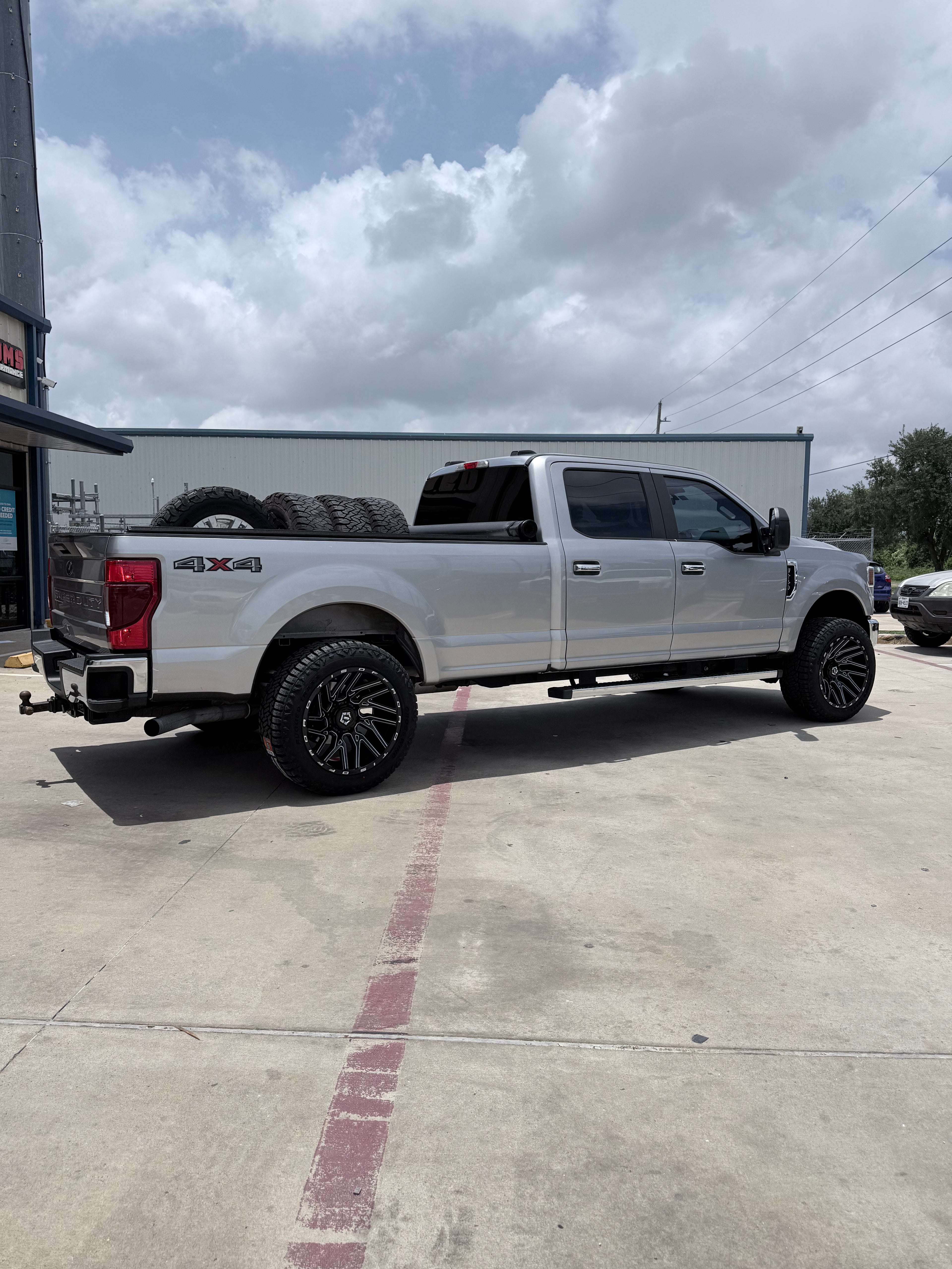 2015 - 2021 FORD F-250 WITH 22X12 TIS 554BM WHEELS AND 35X12.50R22 RT TIRES - GALLERY