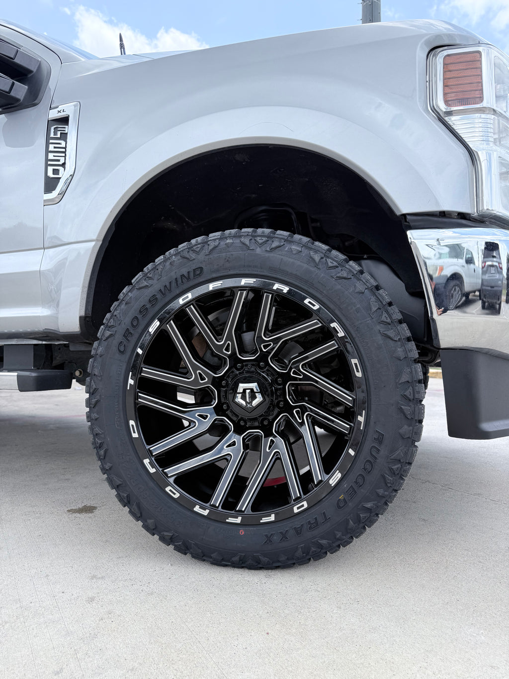 2015 - 2021 FORD F-250 WITH 22X12 TIS 554BM WHEELS AND 35X12.50R22 RT TIRES - GALLERY