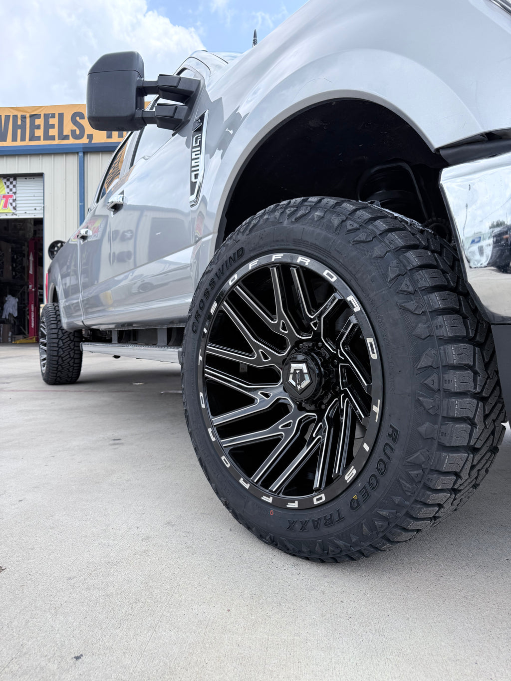 2015 - 2021 FORD F-250 WITH 22X12 TIS 554BM WHEELS AND 35X12.50R22 RT TIRES - GALLERY