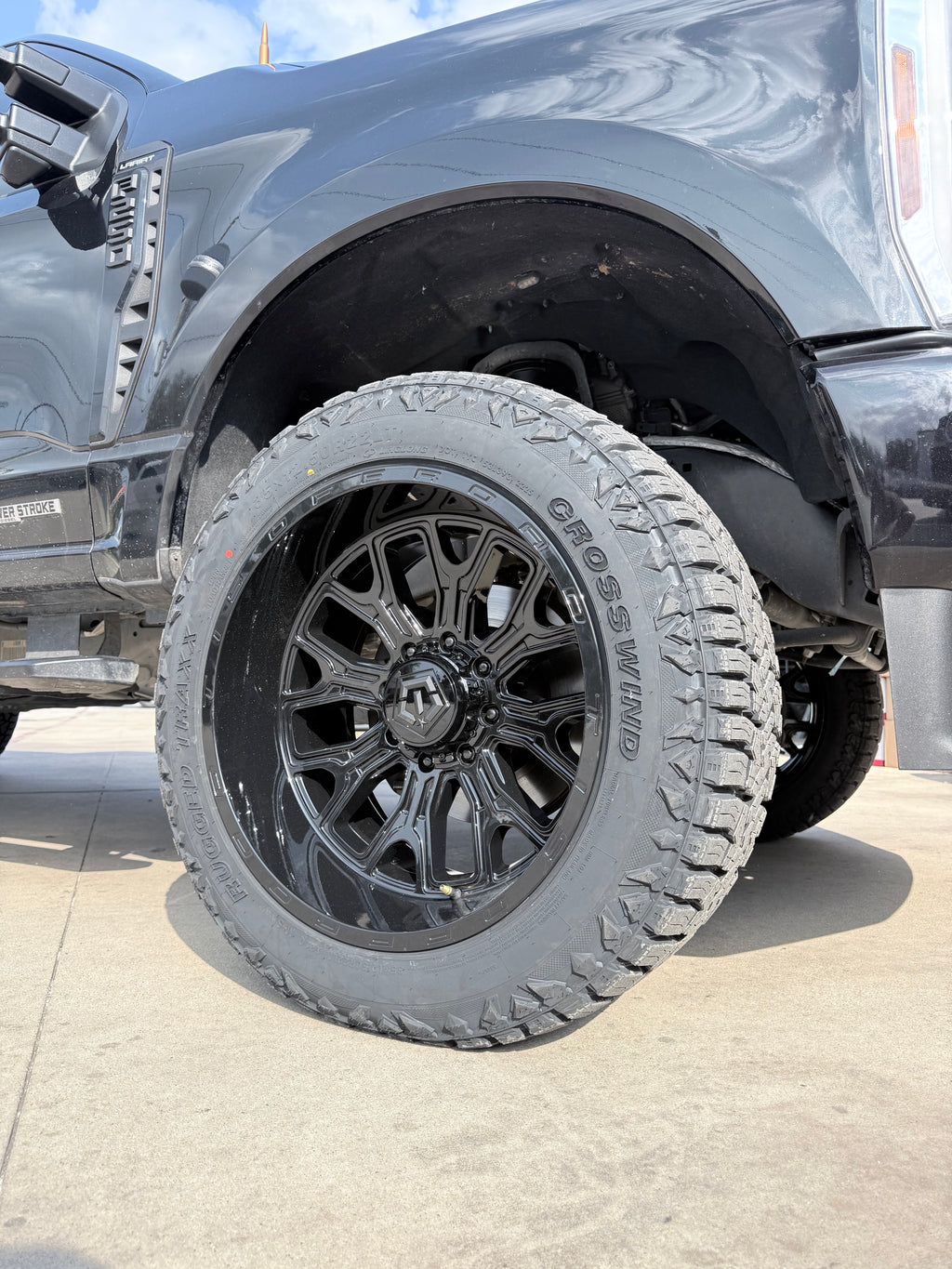 2021 - 2027 FORD F-250 WITH 22X12 TIS 560B WHEELS AND 35X12.50R22 RT TIRES - GALLERY