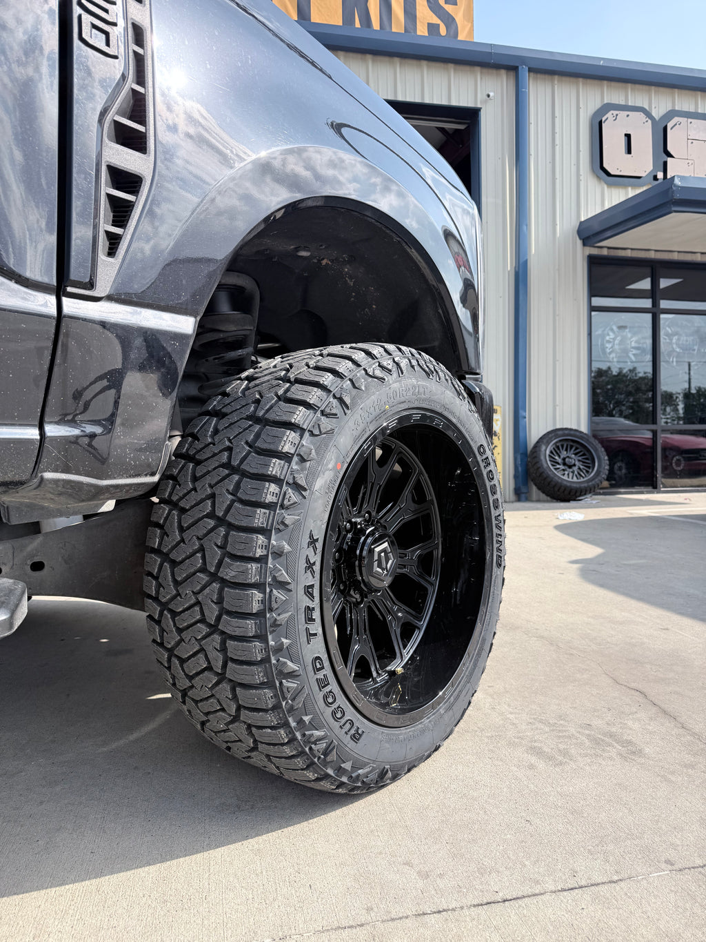 2021 - 2027 FORD F-250 WITH 22X12 TIS 560B WHEELS AND 35X12.50R22 RT TIRES - GALLERY