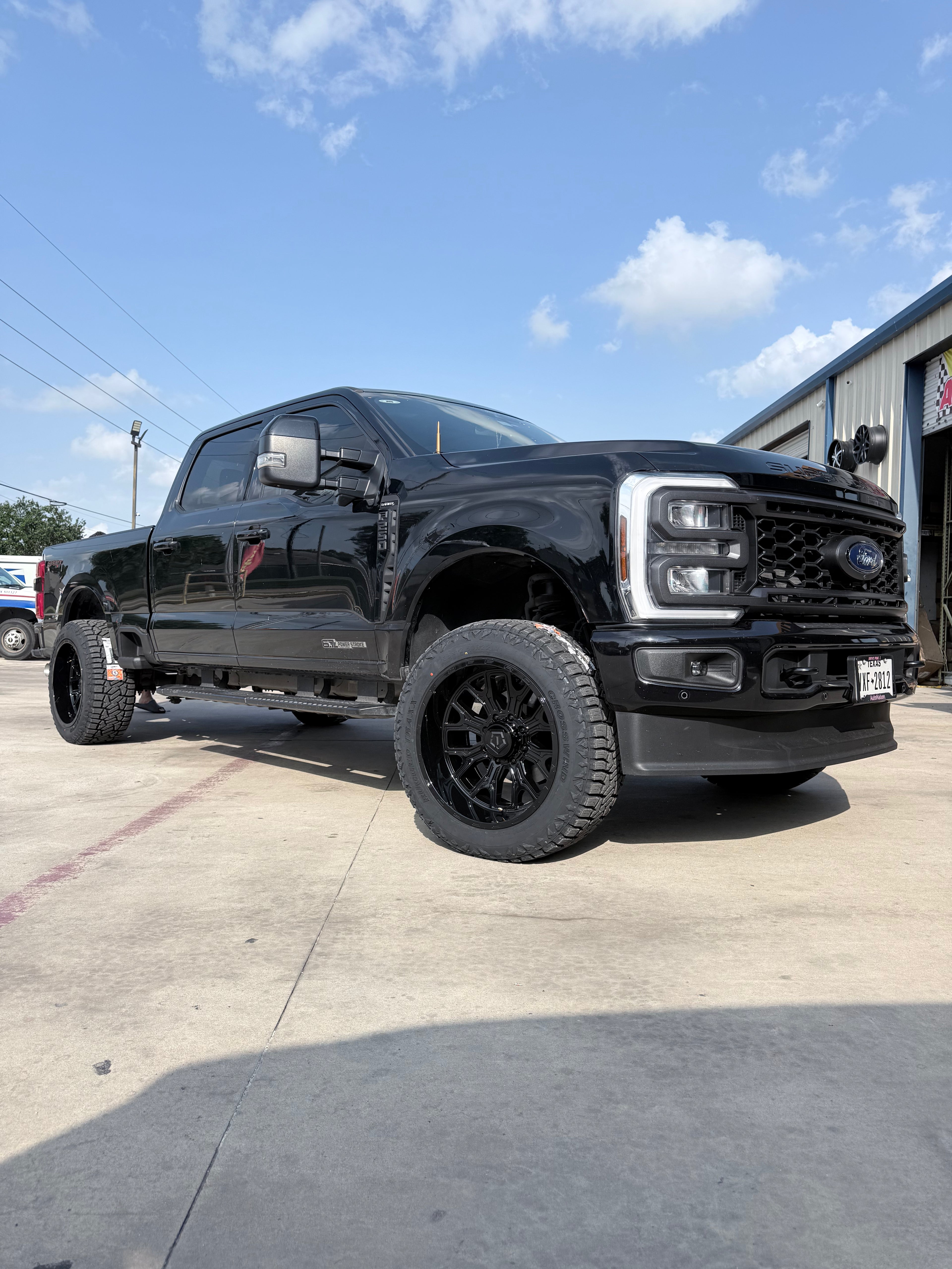 2021 - 2027 FORD F-250 WITH 22X12 TIS 560B WHEELS AND 35X12.50R22 RT TIRES - GALLERY