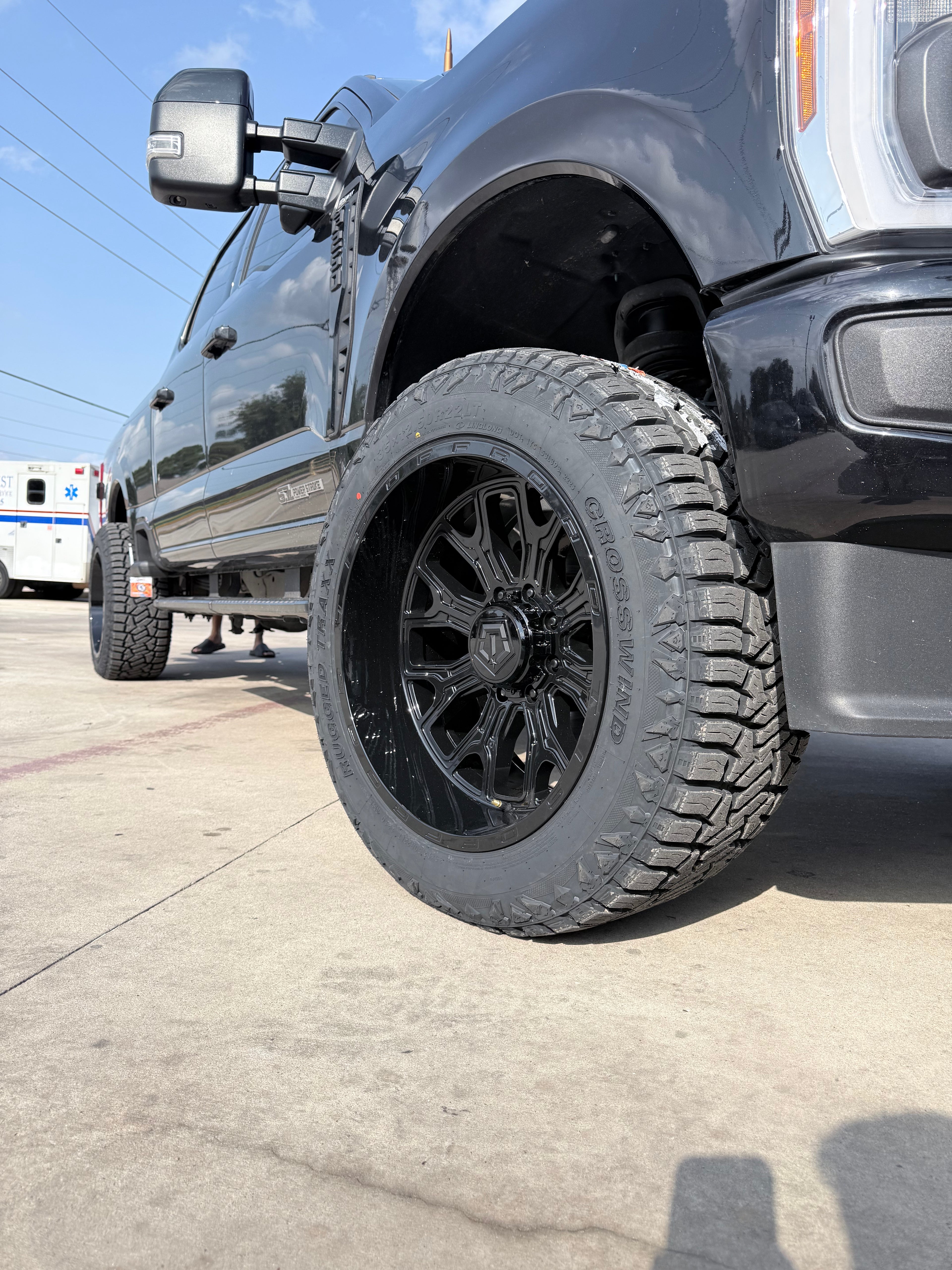 2021 - 2027 FORD F-250 WITH 22X12 TIS 560B WHEELS AND 35X12.50R22 RT TIRES - GALLERY