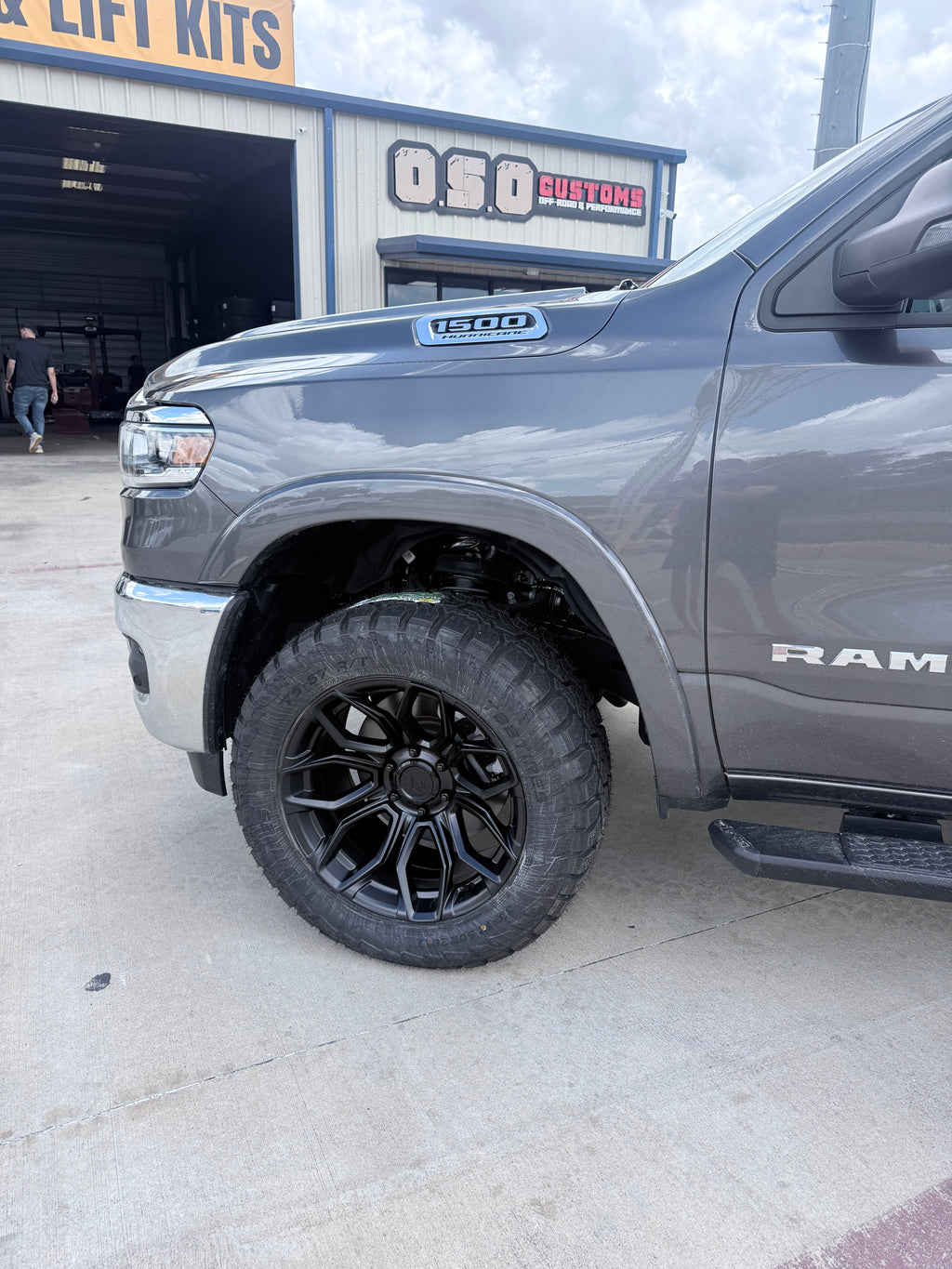2019 - 2027 RAM 1500 WITH 20X10 ARENA OFF-ROAD WHEELS AND 33X12.50R20 RT TIRES - GALLERY