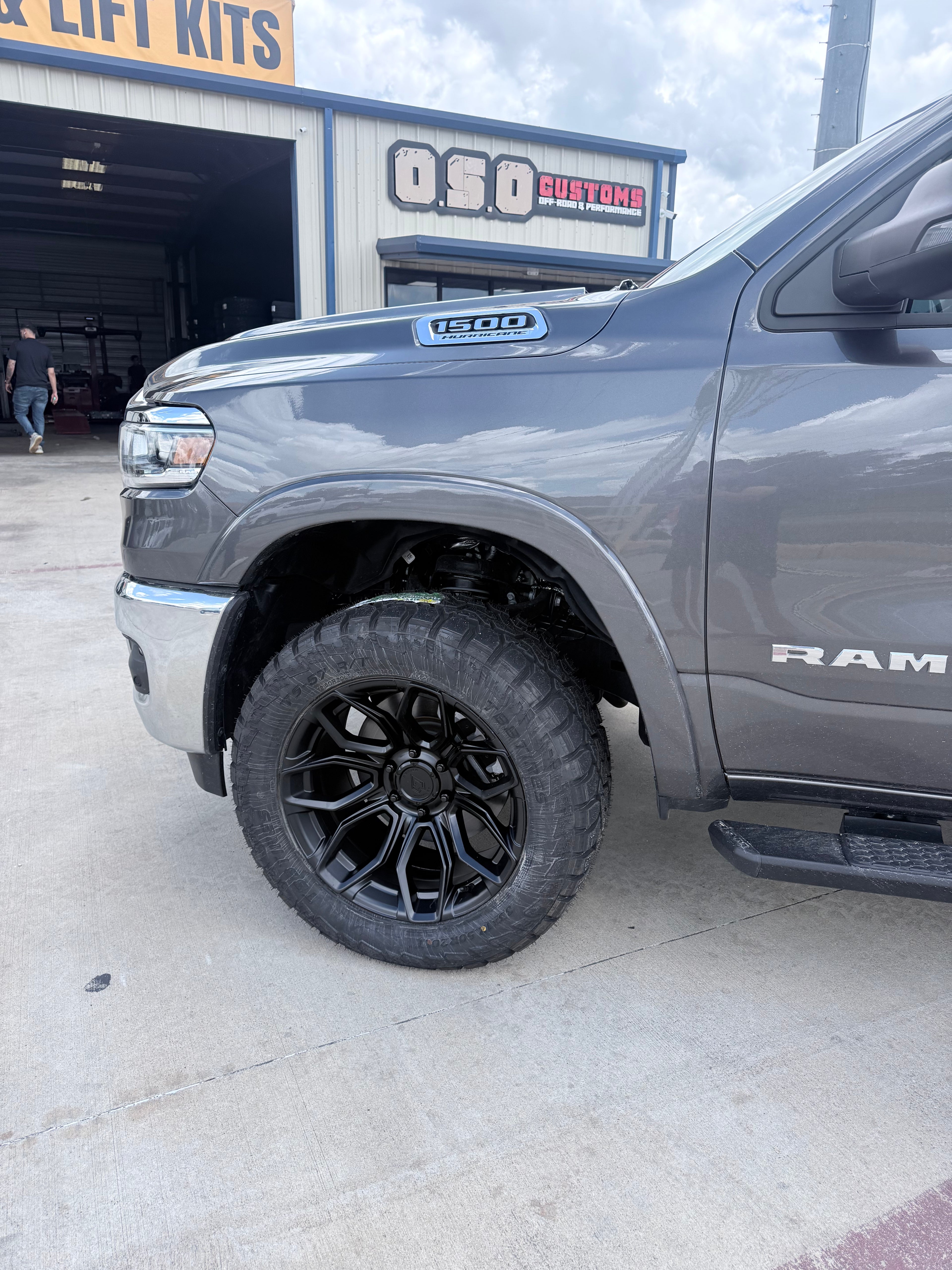 2019 - 2027 RAM 1500 WITH 20X10 ARENA OFF-ROAD WHEELS AND 33X12.50R20 RT TIRES - GALLERY