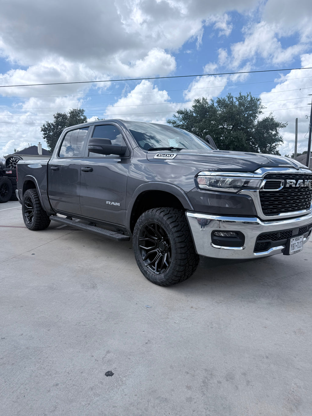 2019 - 2027 RAM 1500 WITH 20X10 ARENA OFF-ROAD WHEELS AND 33X12.50R20 RT TIRES - GALLERY