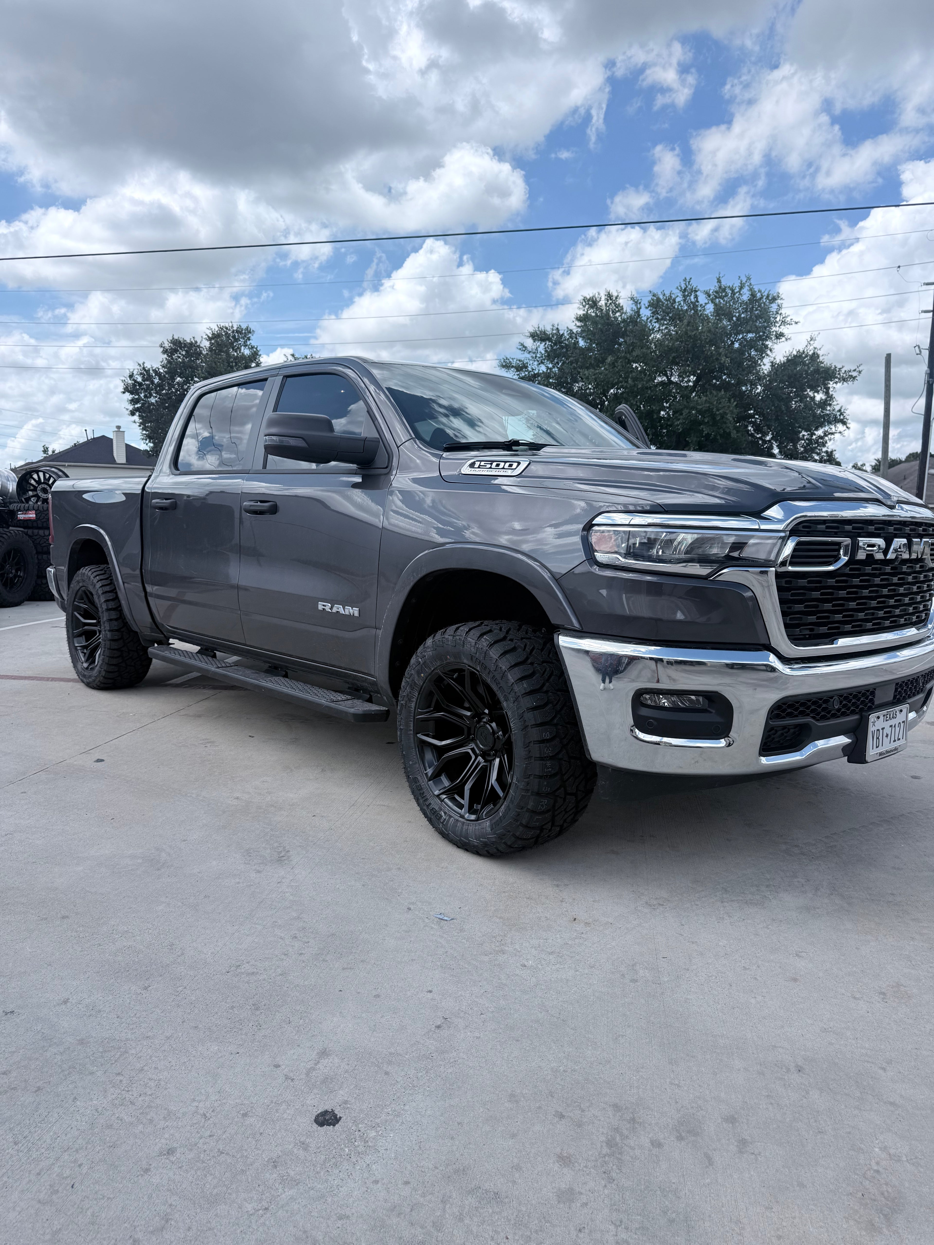 2019 - 2027 RAM 1500 WITH 20X10 ARENA OFF-ROAD WHEELS AND 33X12.50R20 RT TIRES - GALLERY