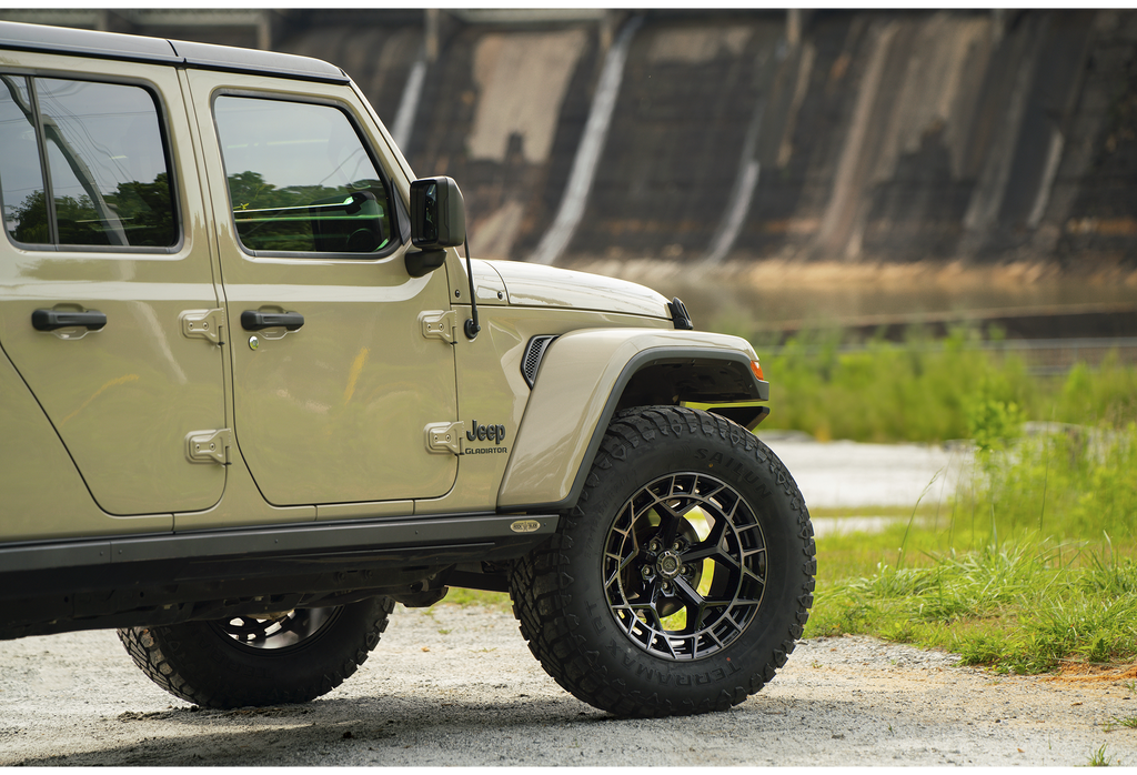 FUEL OFF-ROAD WHEELS CHARGER FC873 6X135 - GLOSS BLACK BRUSHED DARK TINT
