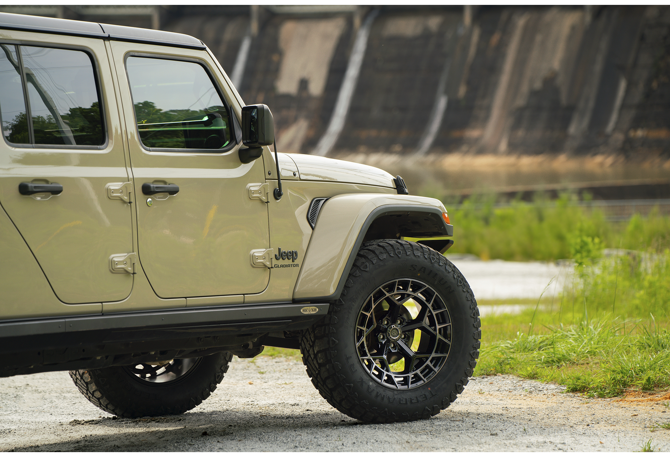FUEL OFF-ROAD WHEELS CHARGER FC873 6X135 - GLOSS BLACK BRUSHED DARK TINT
